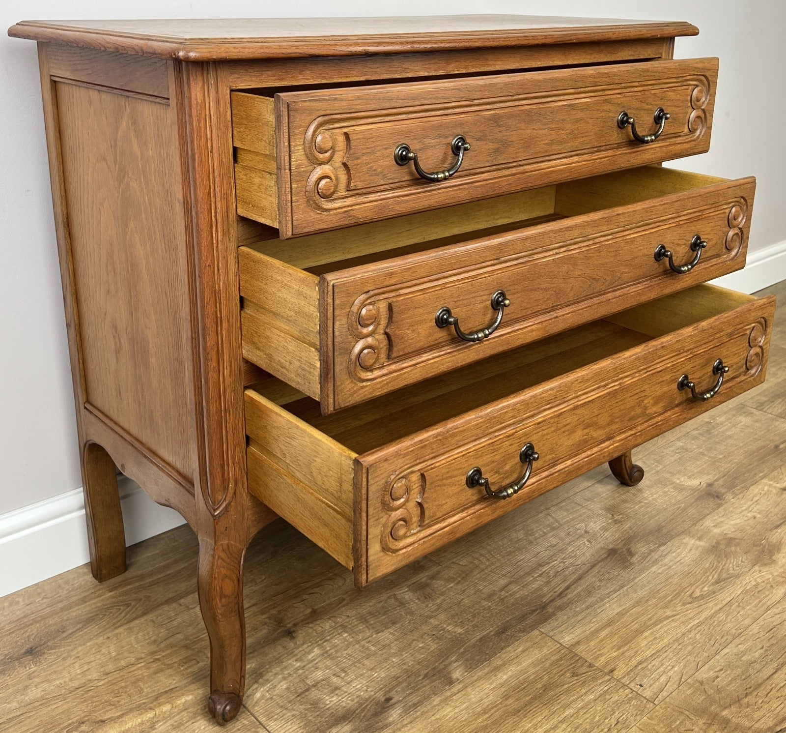 Chest of Drawers Vintage French Louis Oak 3 Drawers Carved Cabinet LOT 625013