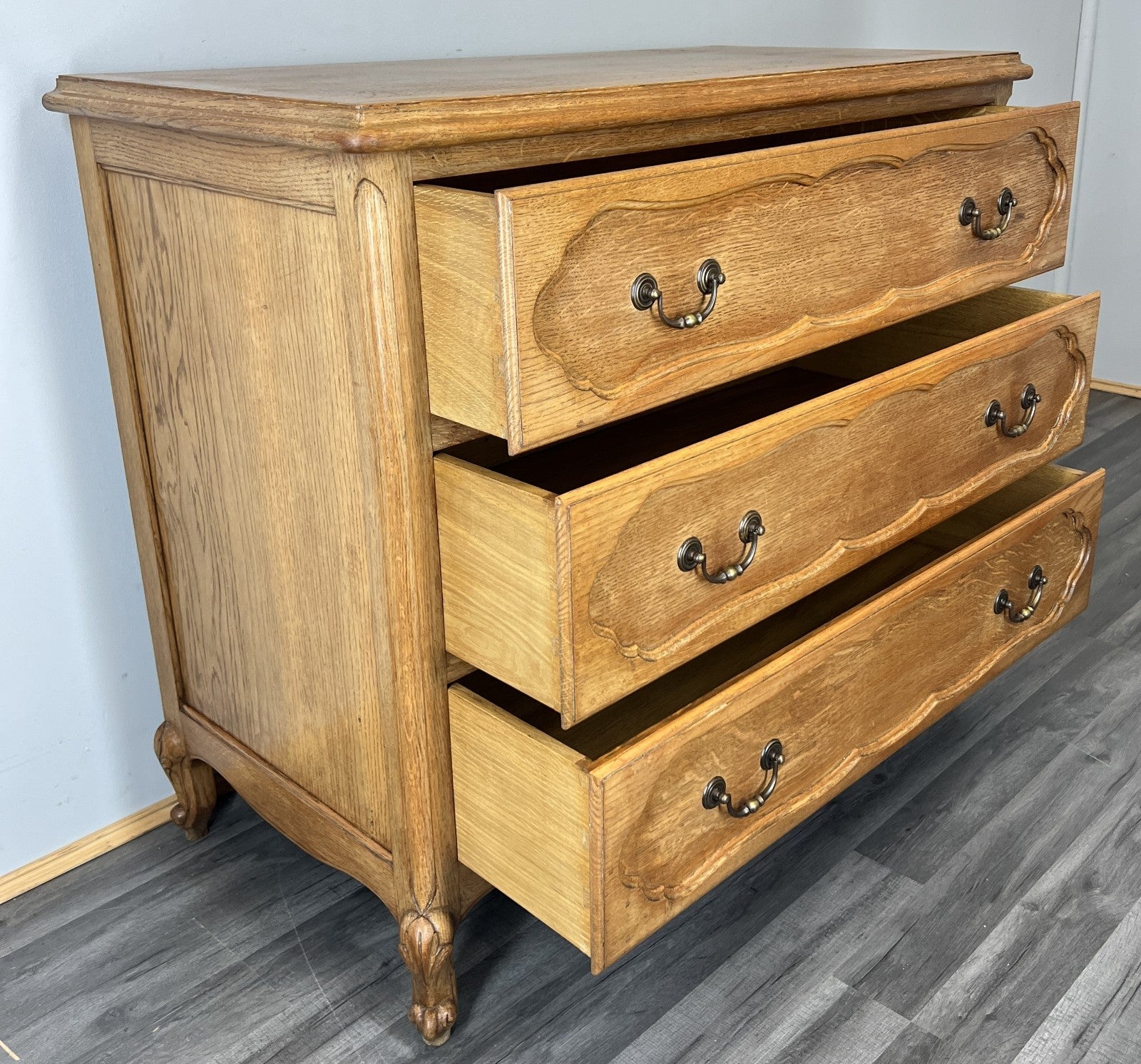 Chest of Drawers Vintage French Louis Oak 3 Drawers Carved Cabinet LOT 44649