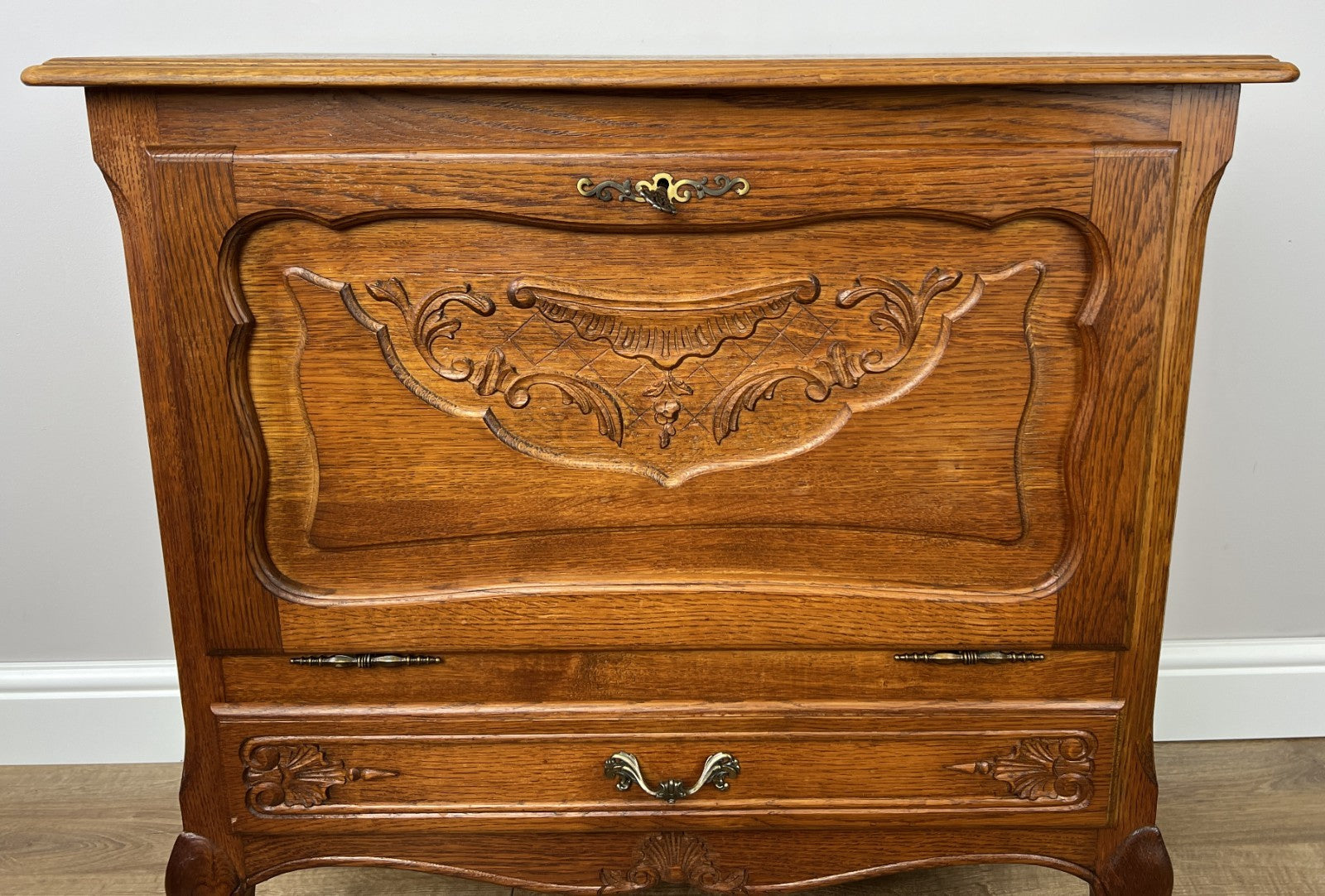Cabinet Vintage French Louis XVI Style Oak Carved Storage Cupboard LOT 49683
