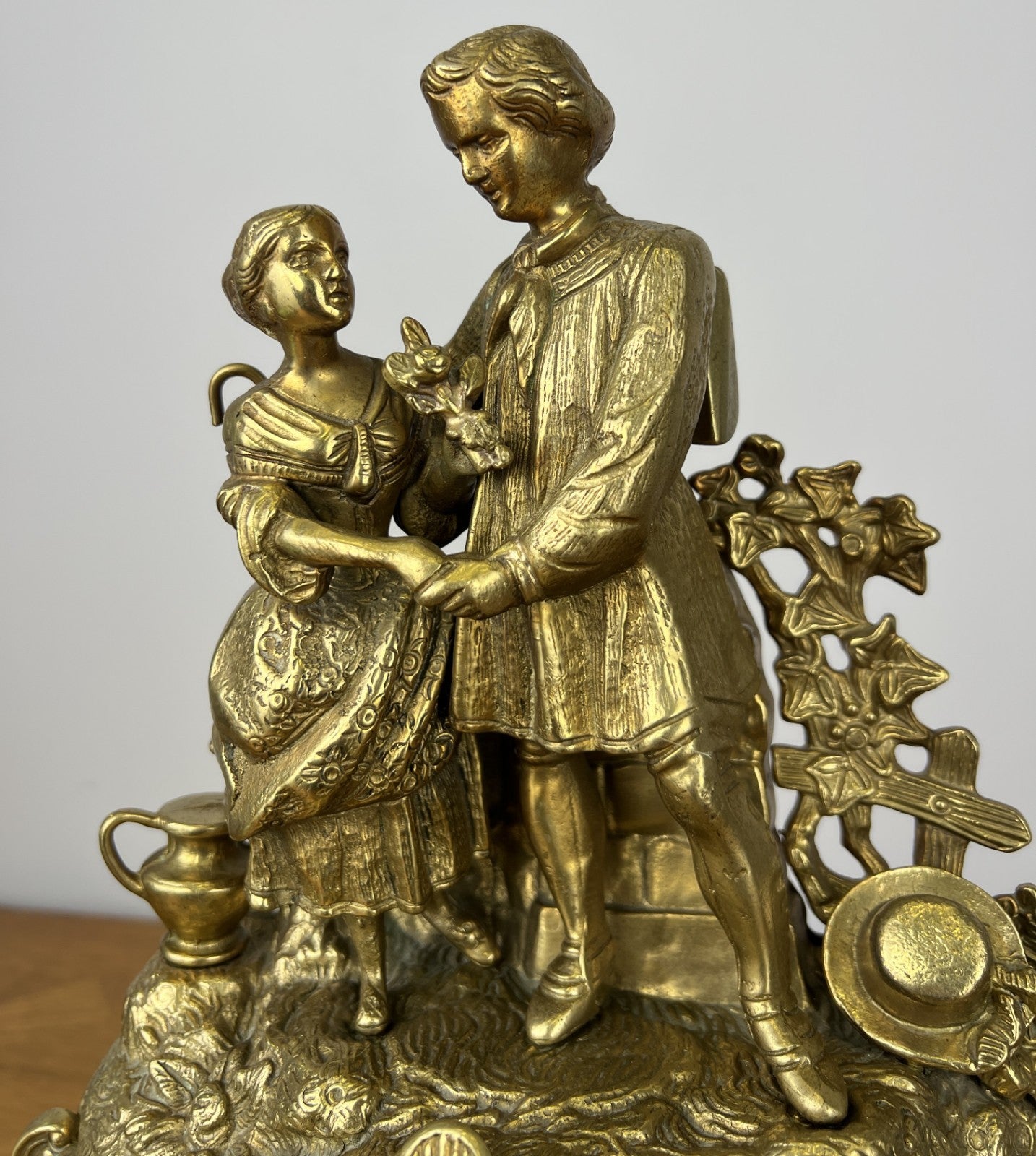 Clock Vintage French Brass Ornate Romantic Couple Mantel Clock LOT 60529