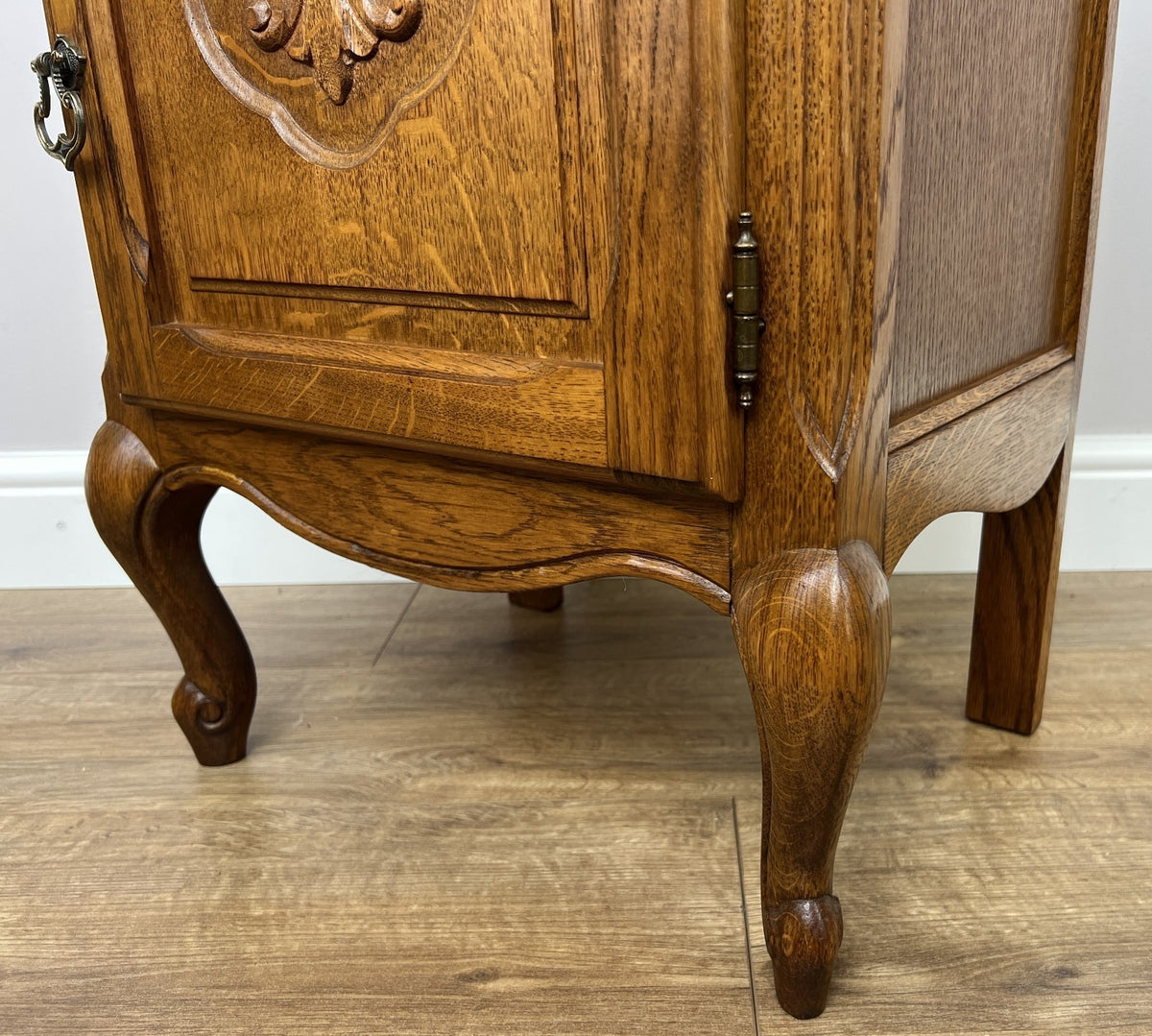 Bedside Table Vintage French Louis Style Oak Nightstand Carved Cabinet LOT 63005