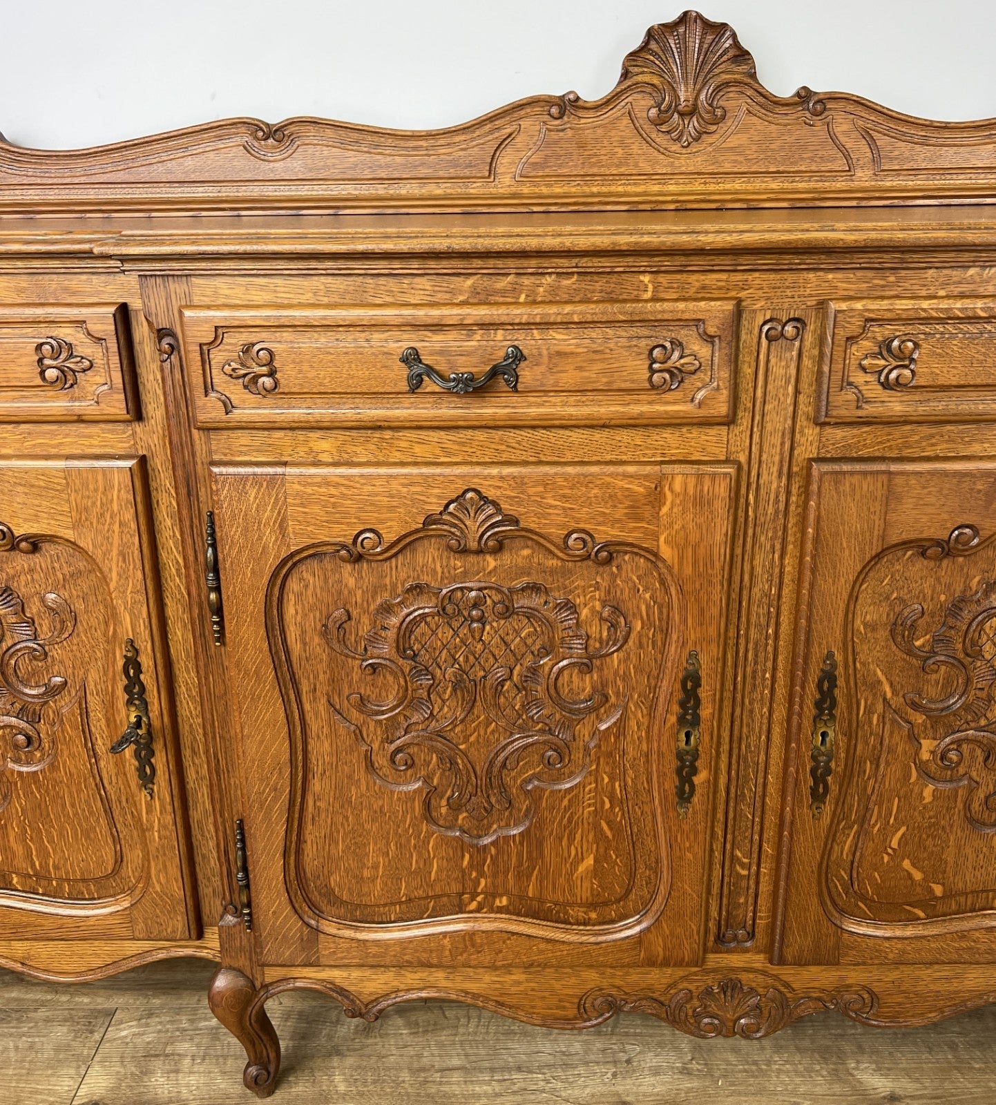 Sideboard Vintage French Louis Style Oak 4 Door Cupboard Carved Cabinet LOT 63639