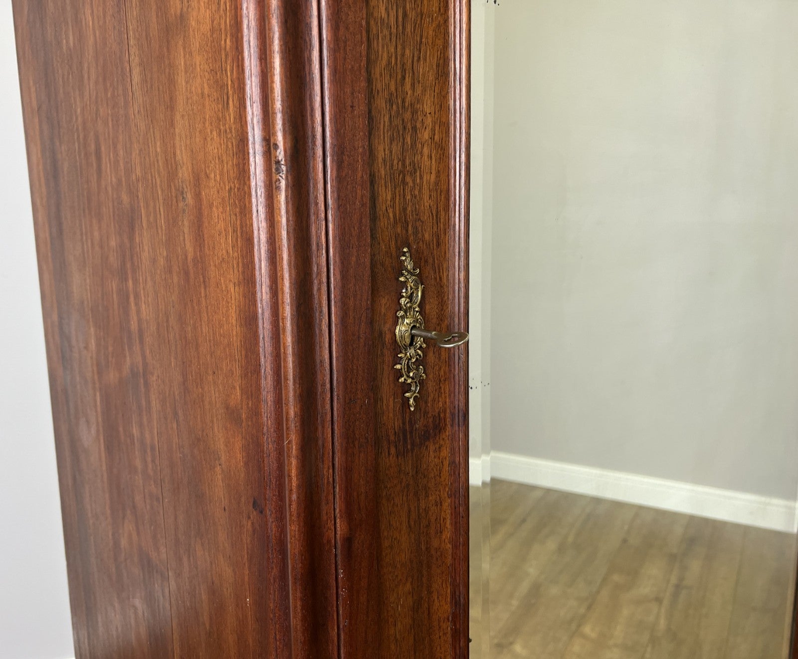 Wardrobe Antique French Style Walnut Mirrored Carved Armoire Cabinet LOT 61598