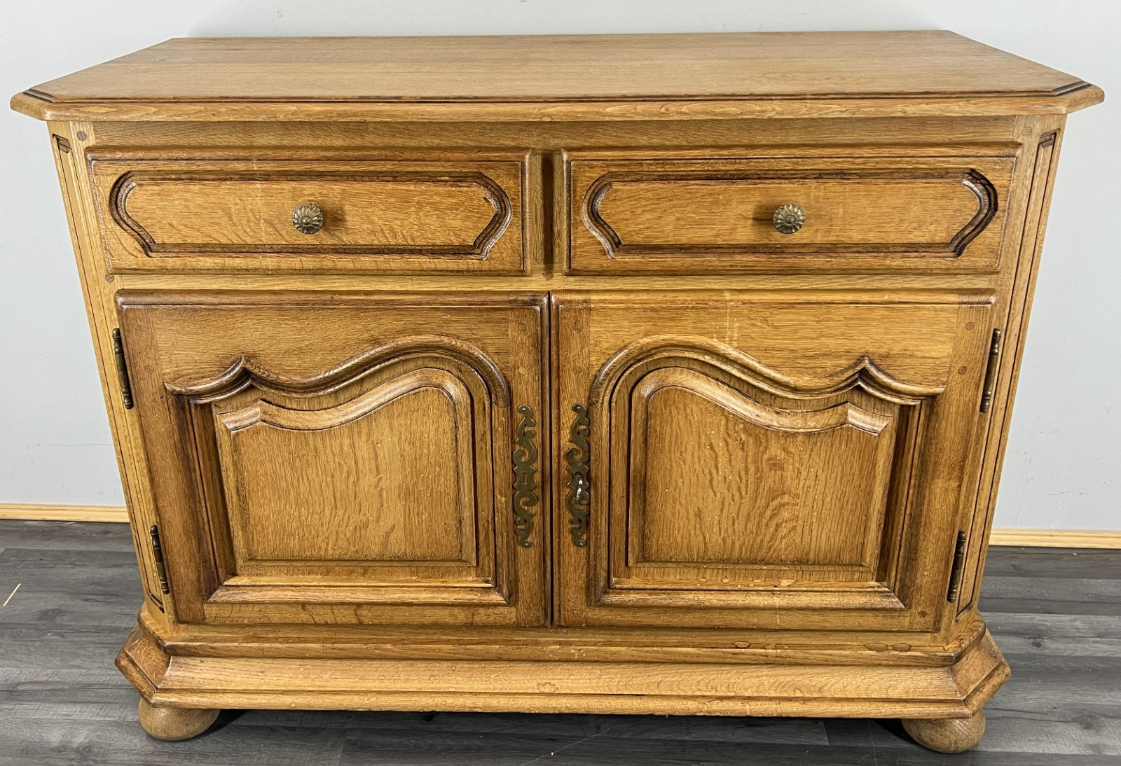 Cabinet Vintage French Oak 2 Door Carved Sideboard with Drawers LOT 43992