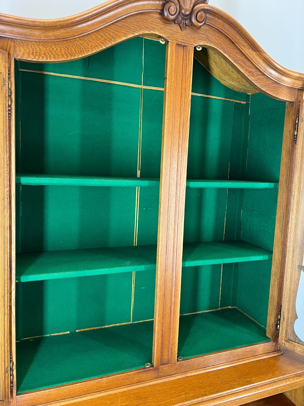 Bookcase Vintage French Louis XIV Style Oak Display Cabinet Sideboard LOT 447712