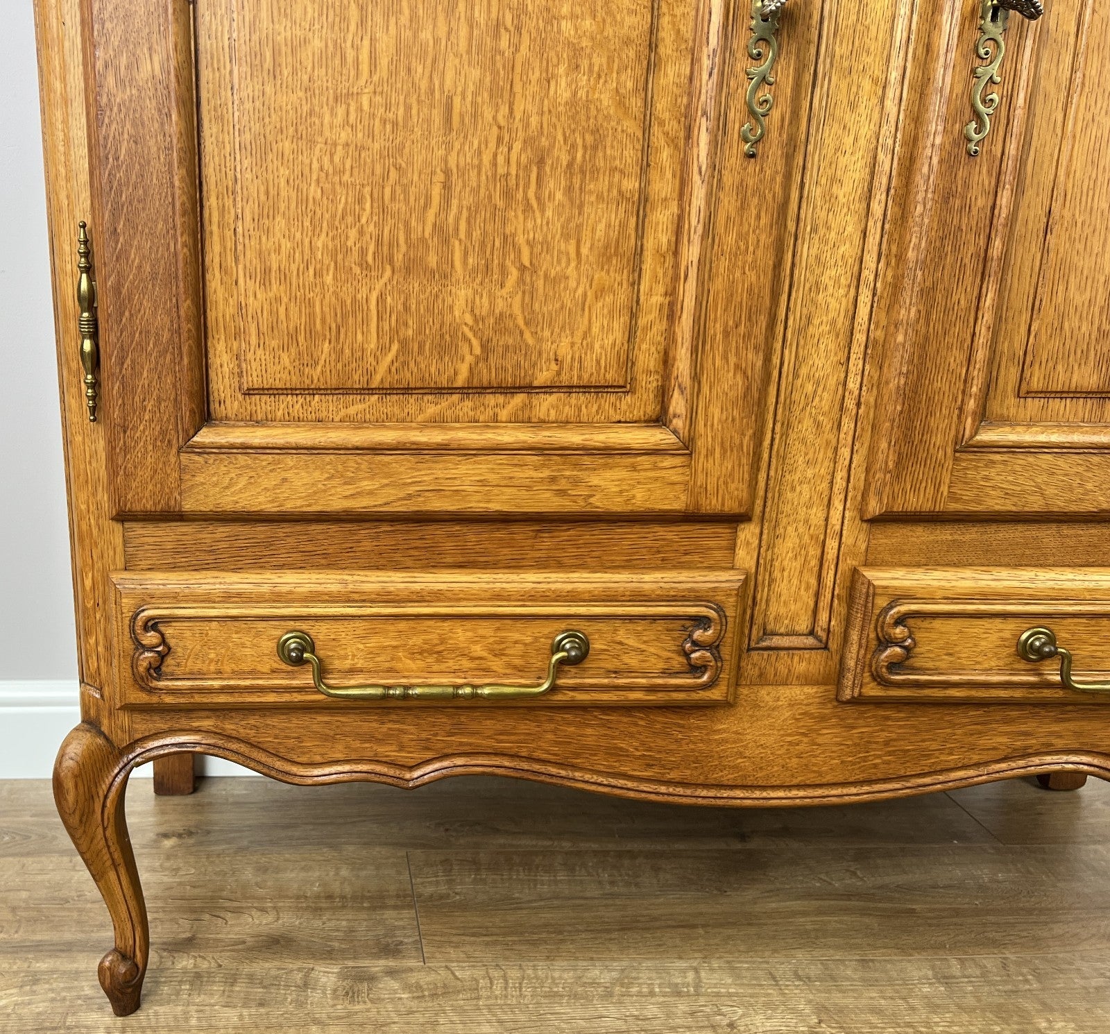Cabinet Vintage French Louis XIV Style Sideboard Oak Carved Cupboard LOT 62685