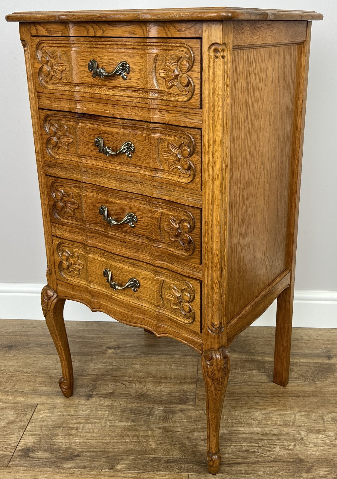 Chest of Drawers Vintage French Louis Oak 4 Drawers Carved Cabinet LOT 62312