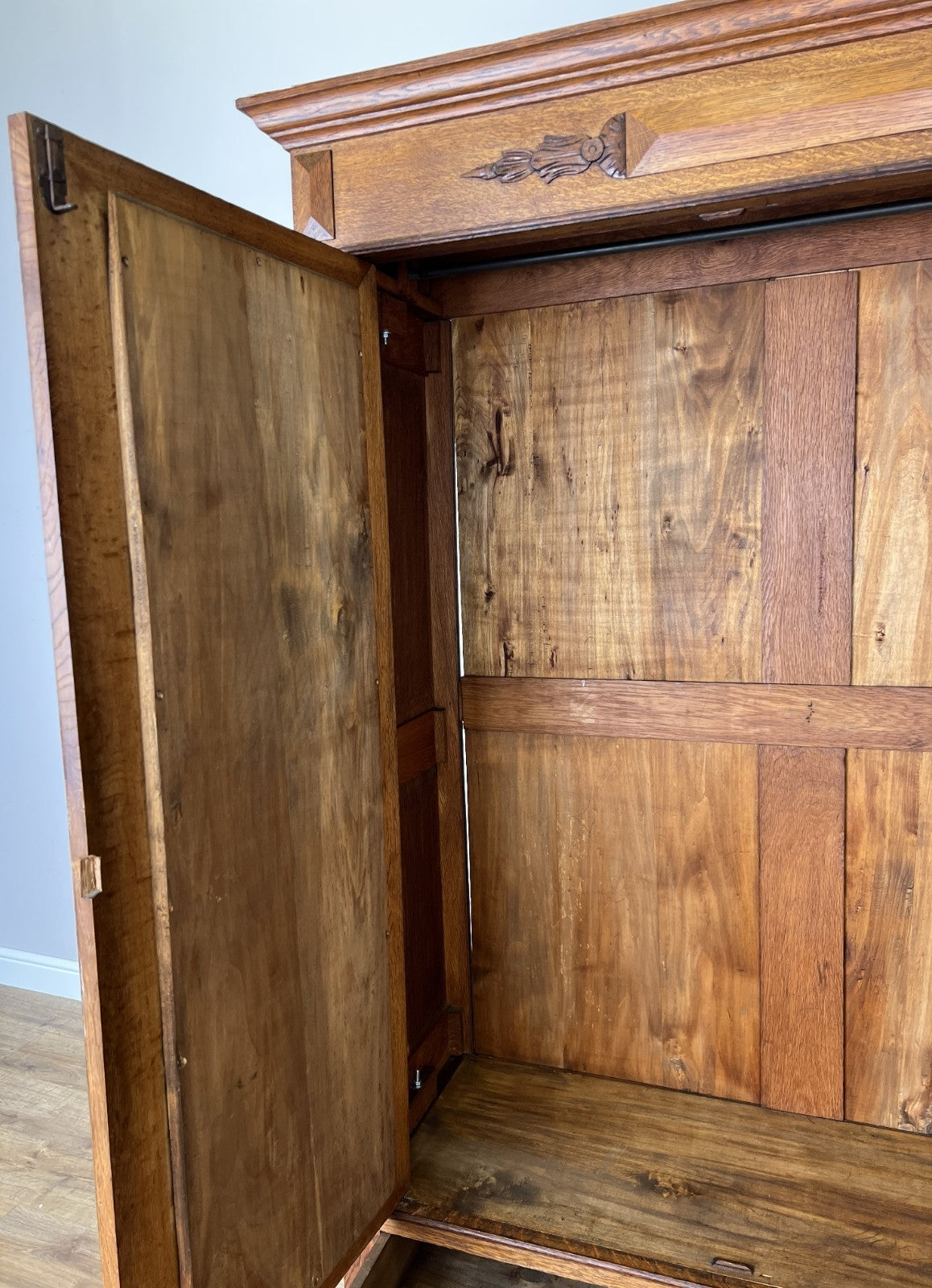 Wardrobe Antique French Style Oak Two Door Carved Mirrored Armoire LOT 616216