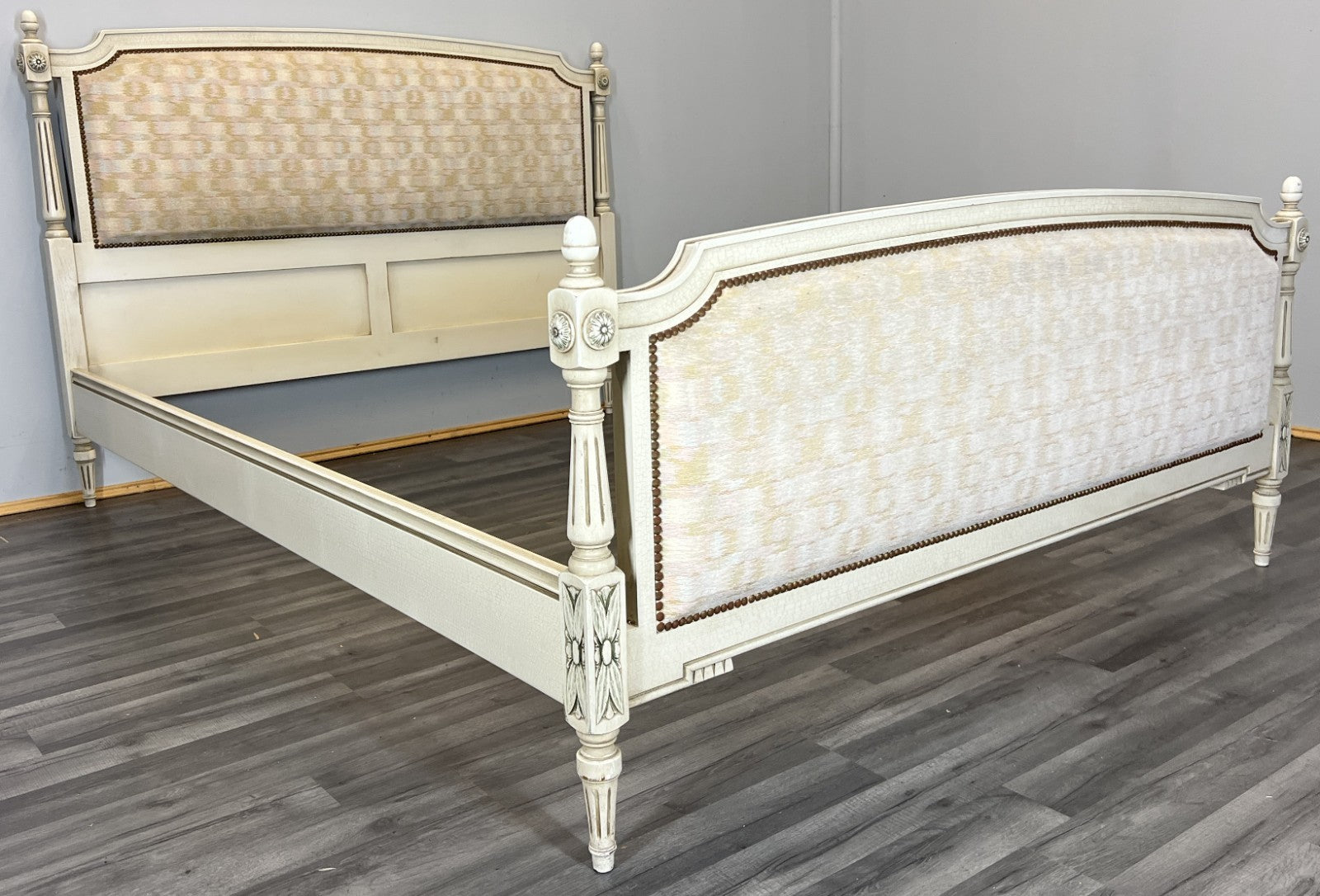 Bed King Size Vintage French Shabby Chic  Bed Frame Carved Headboard LOT 45841