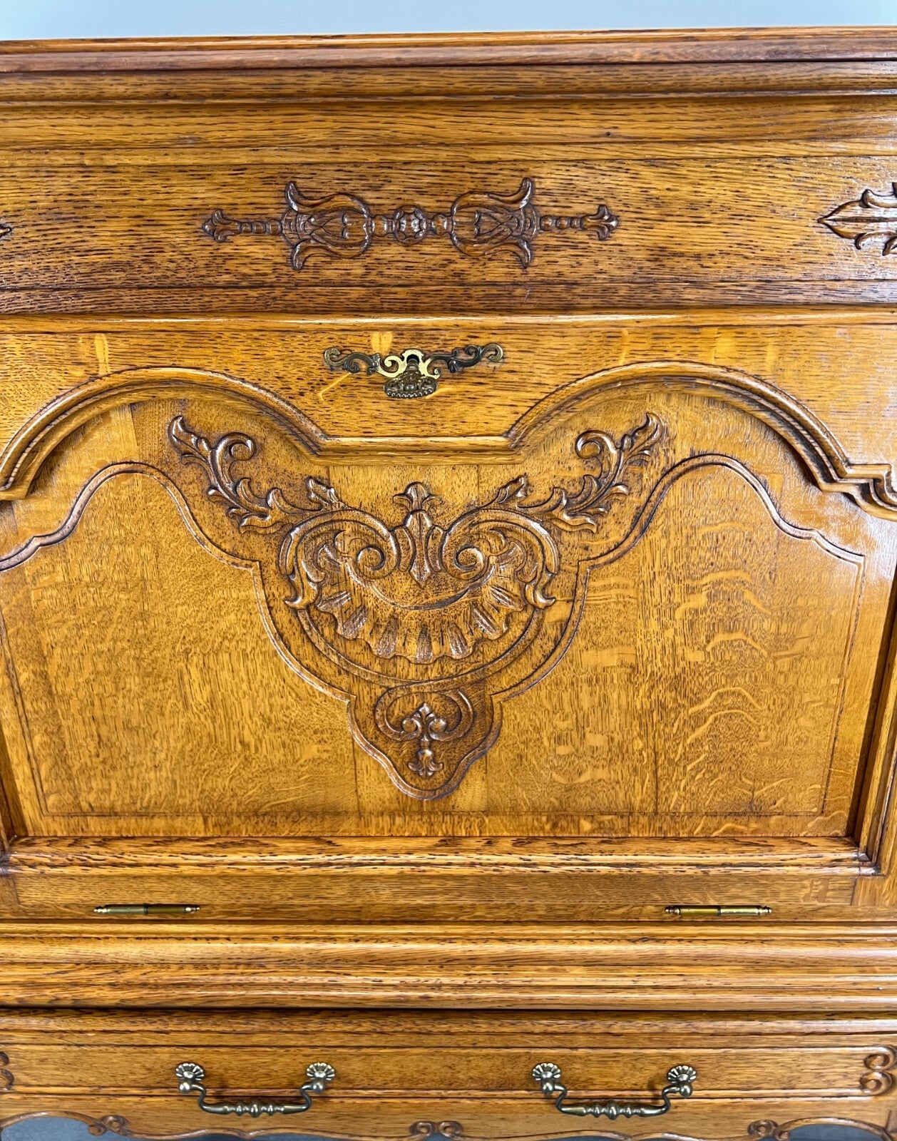 Cabinet Vintage French Style Oak Carved Sideboard with Drawer LOT 37575