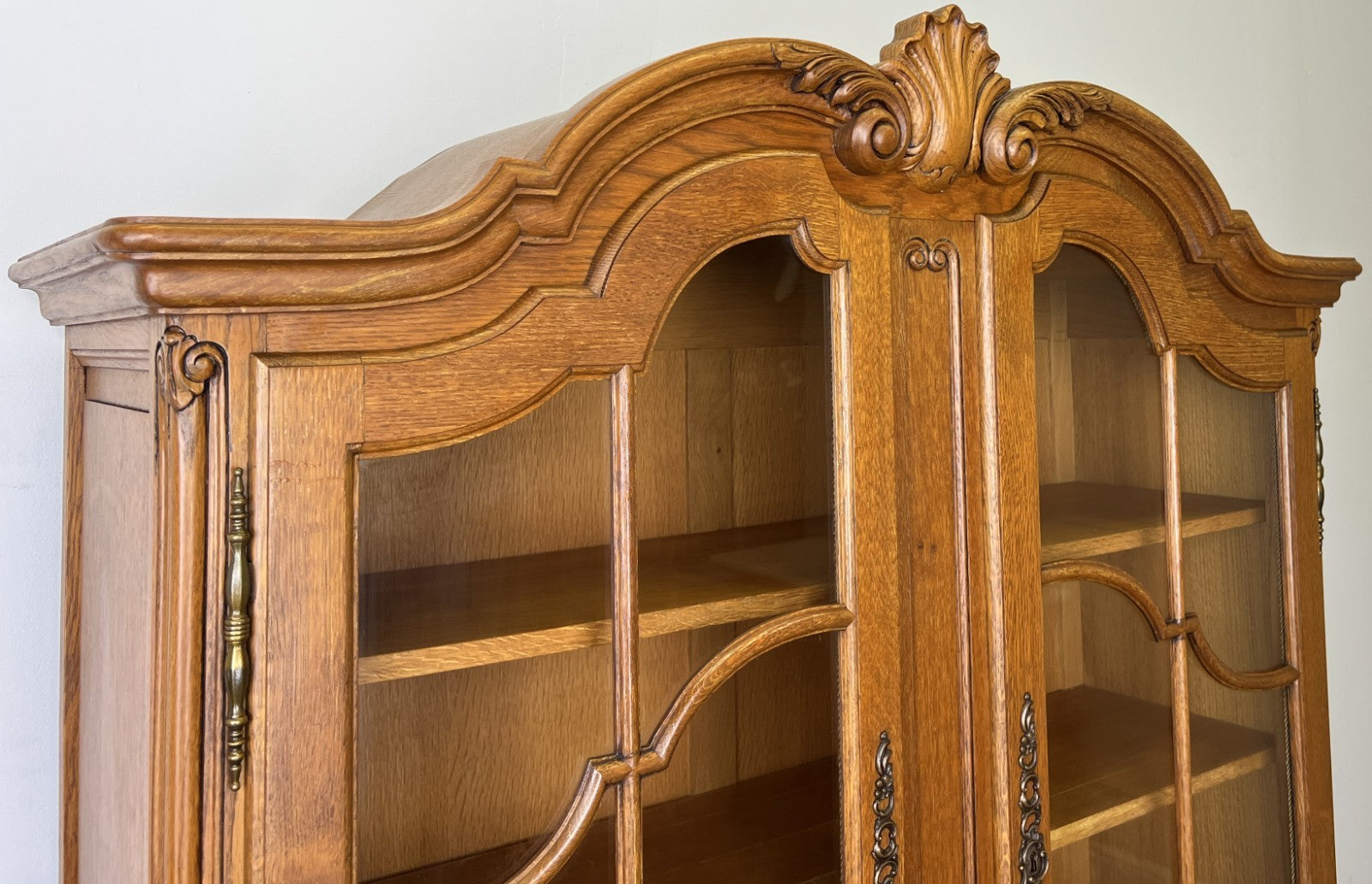 Bookcase Vintage French Louis XVI Oak Display Cabinet Carved Sideboard LOT 62832
