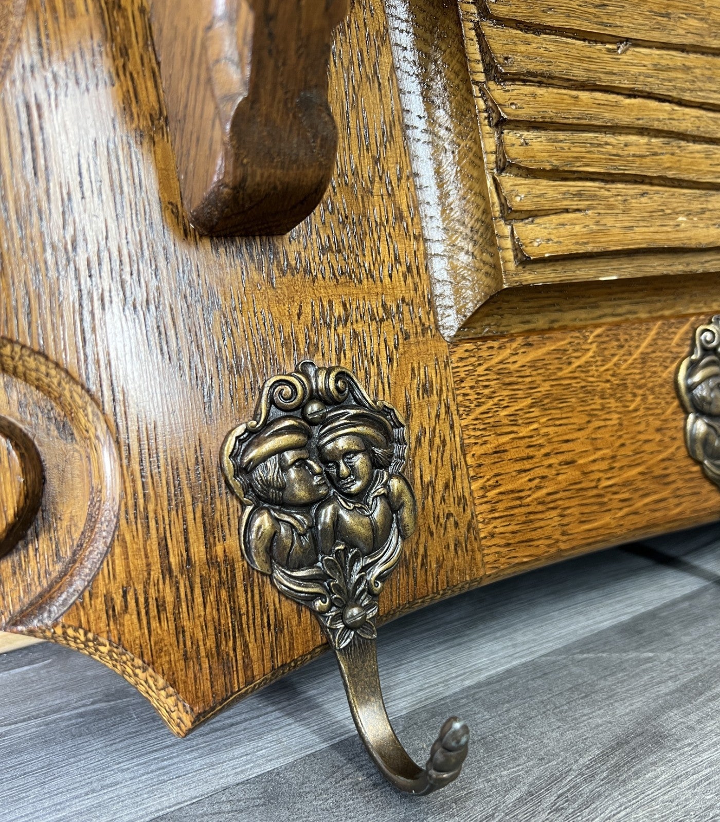 French Vintage Style Coat Rack Oak 6 Hooks Ornate Wall Shelf Coat LOT 46929