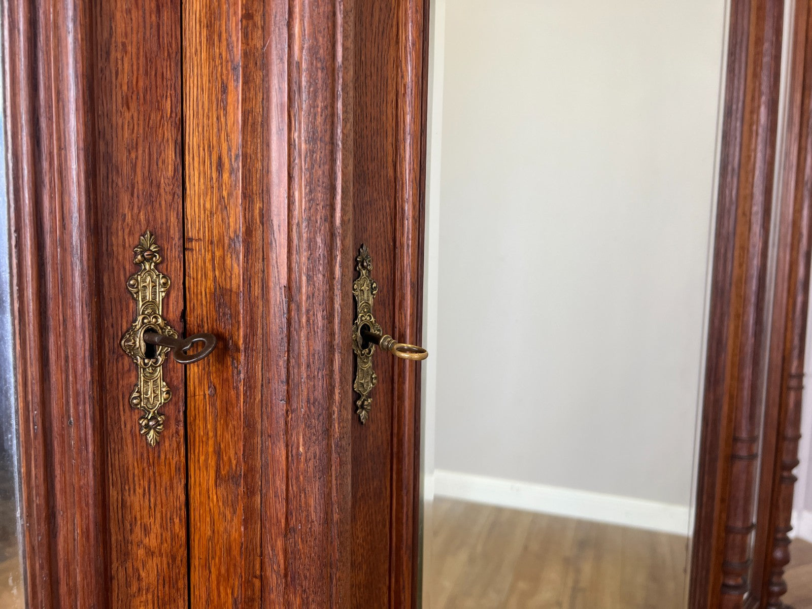 Wardrobe Antique French Style Oak Three Door Carved Mirrored Armoire LOT 62318