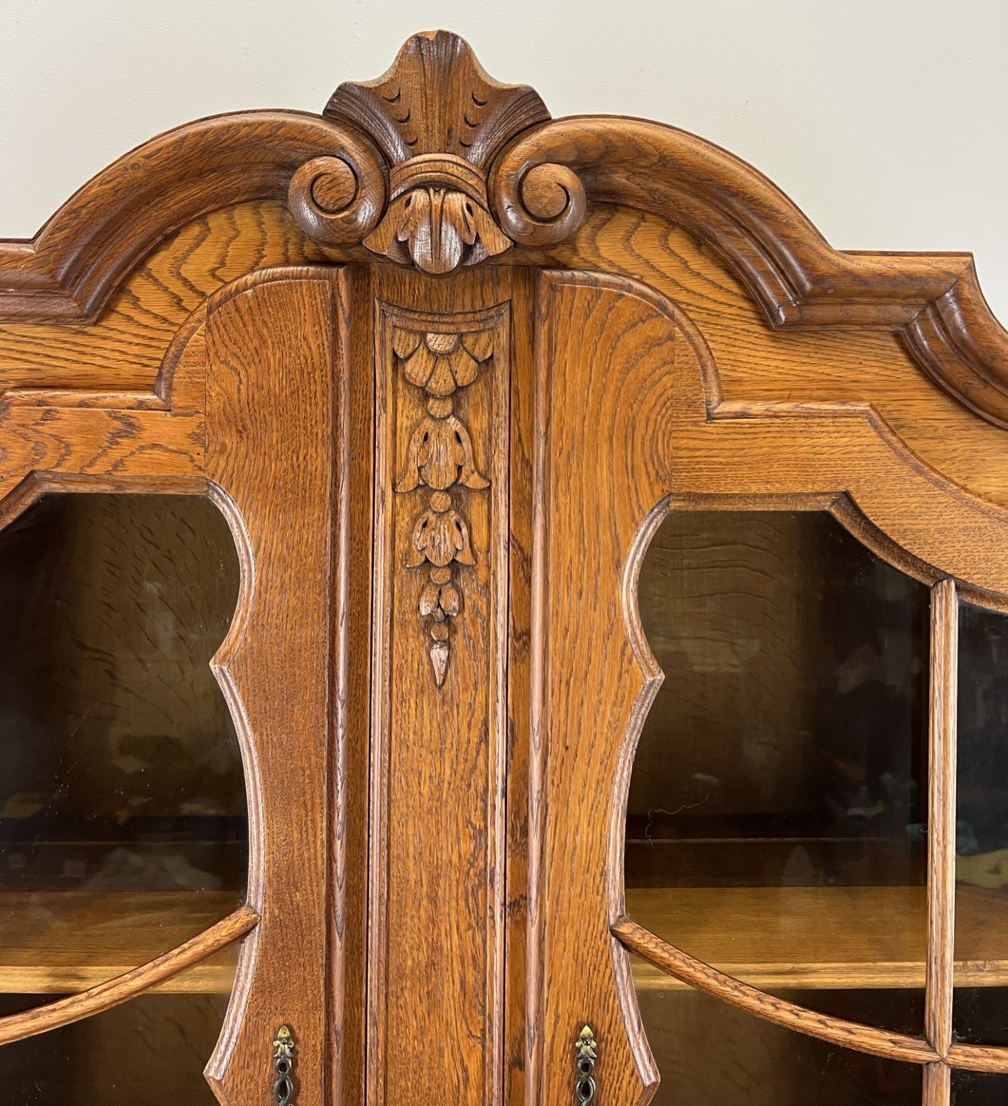 Bookcase Vintage French Louis XIV Style Oak Display Cabinet Sideboard LOT 44815