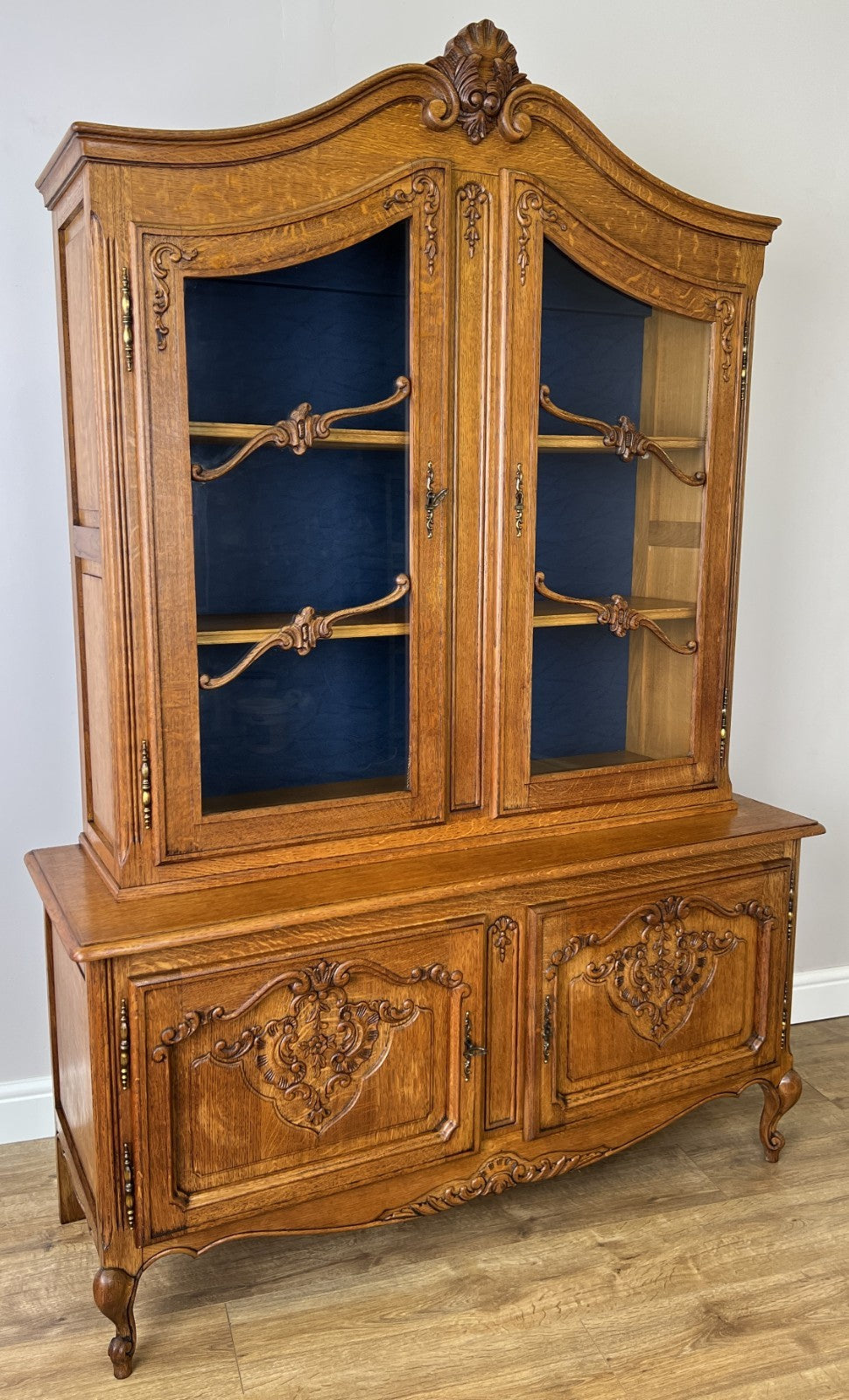 Bookcase Vintage French Louis XIV Style Oak Display Cabinet Sideboard LOT 48901