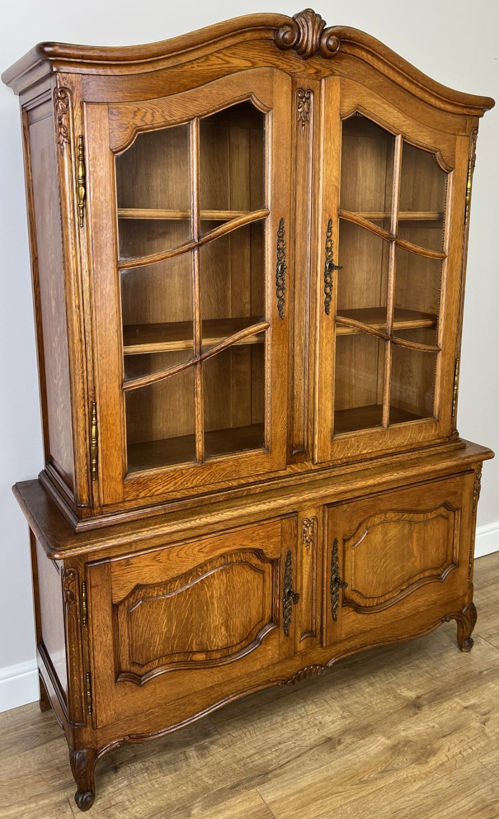 Bookcase Vintage French Louis XIV Style Oak Display Cabinet Sideboard LOT 49341