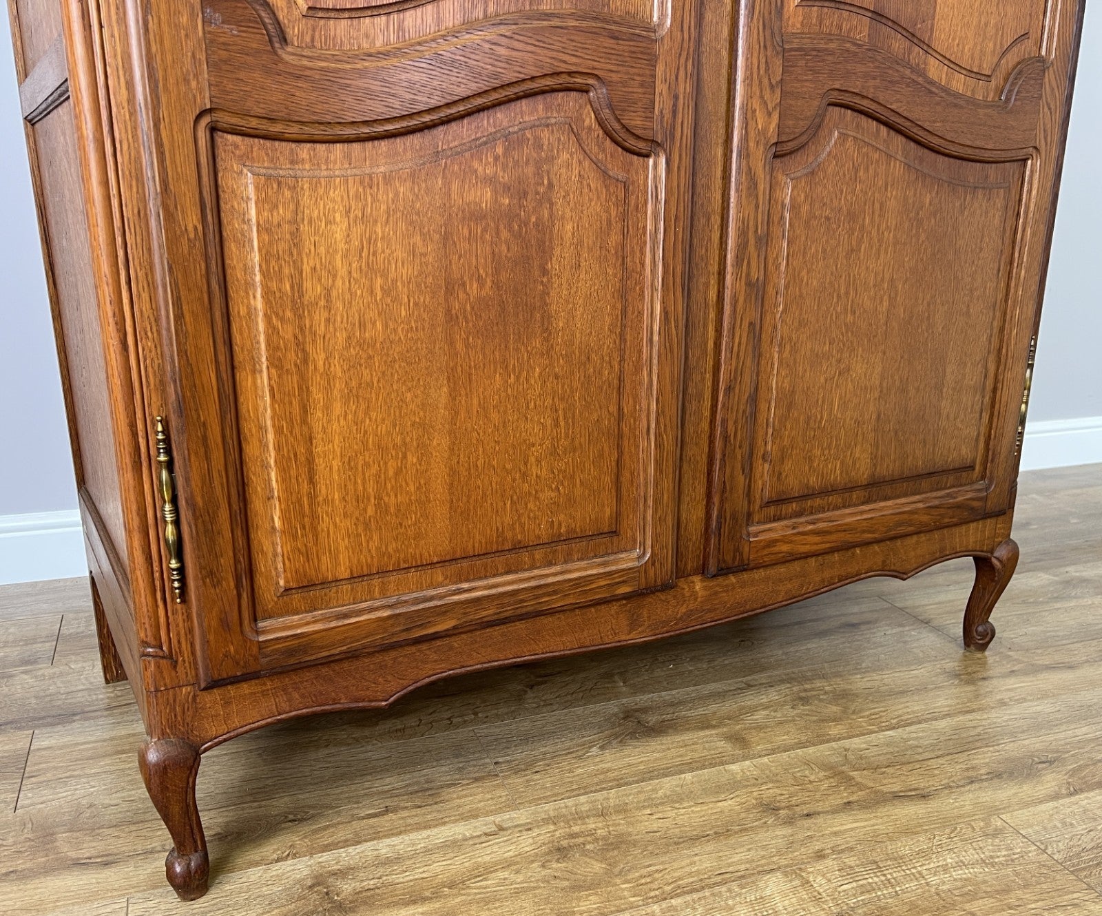 Wardrobe Vintage French Louis Style Oak Two Door Carved Armoire Cabinet LOT 61027
