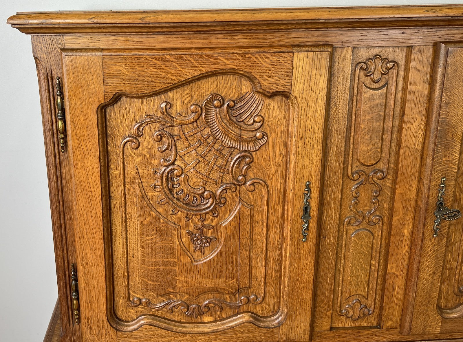 Cabinet Vintage French Louis XIV Style Oak Sideboard Carved Cupboard LOT 62664