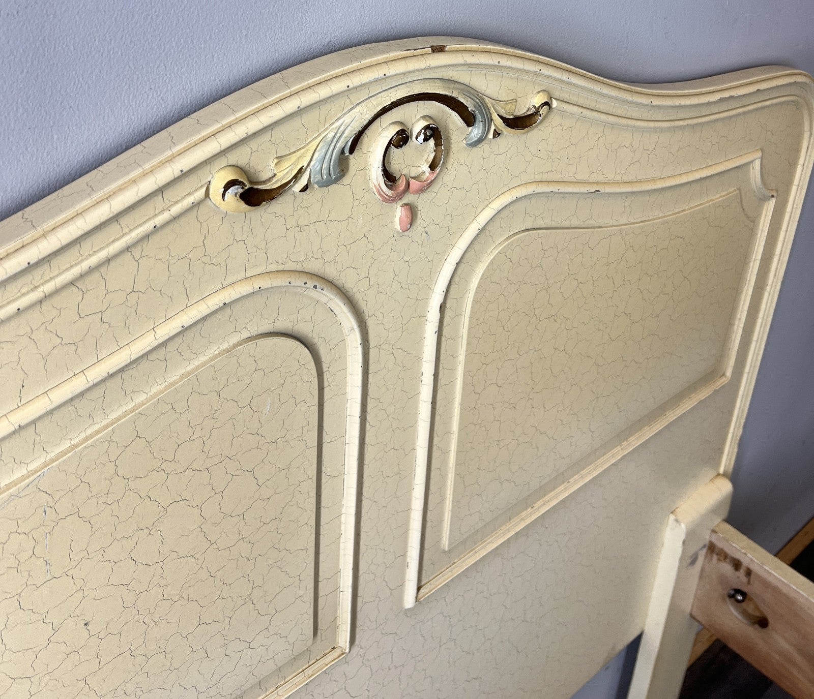 Bed Vintage French Shabby Chic Single Bed Frame Carved Headboard LOT 459612