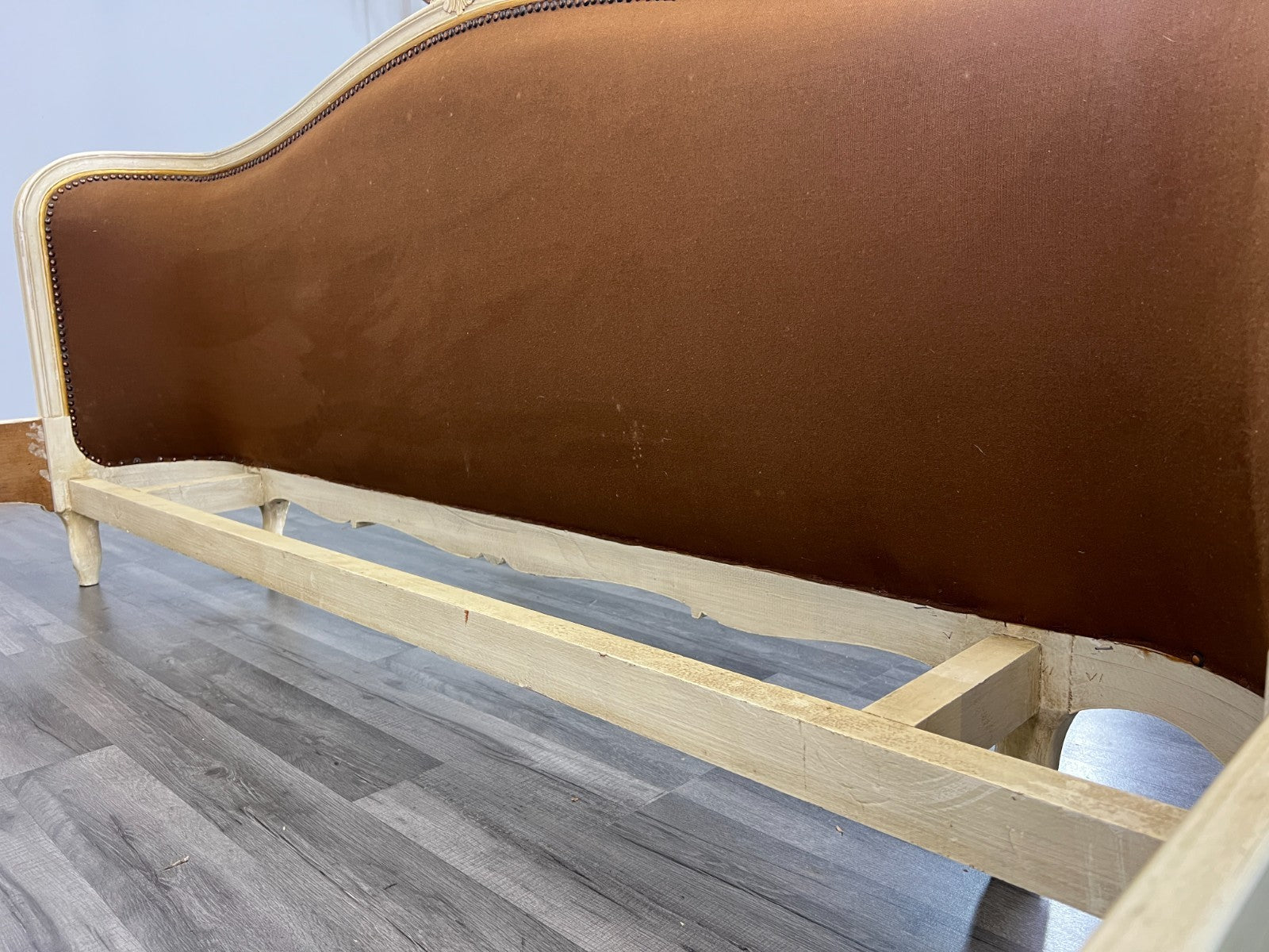 Bed Vintage French Shabby Chic Upholstered King Size Bed Frame LOT 481613