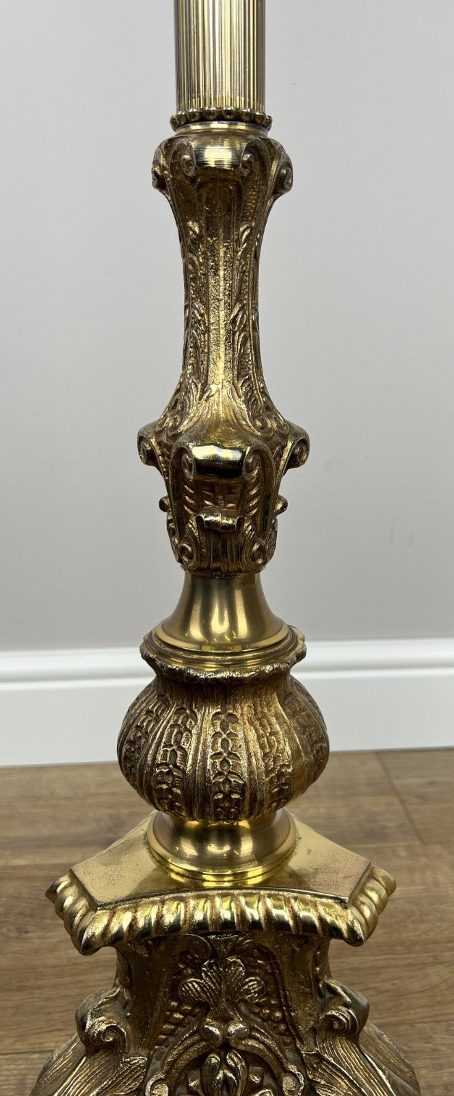 Floor Lamp Vintage French Style Standing Lamp Ornate with Tassel Shade LOT 607614