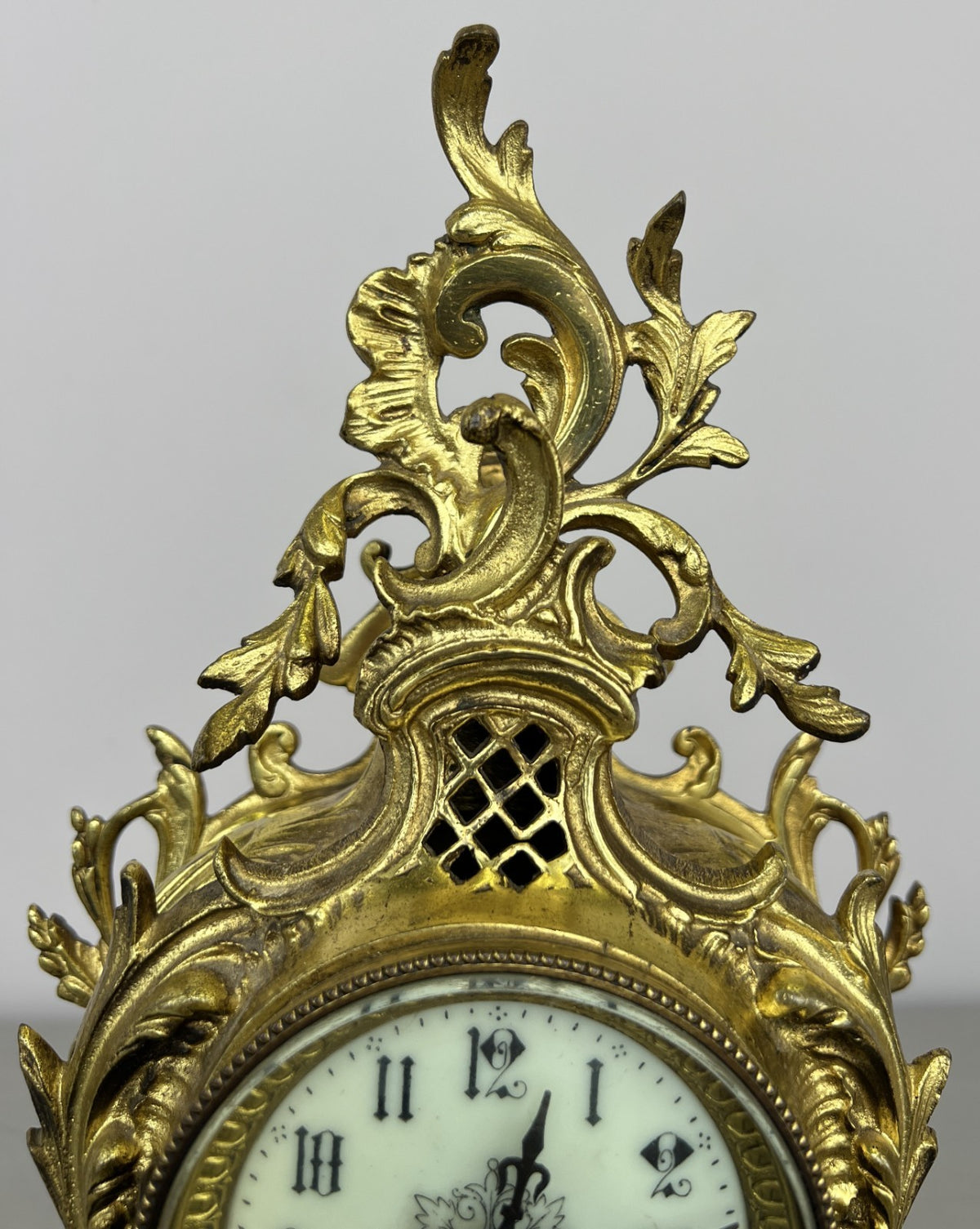 Clock Vintage French Style Brass Ornate Mantel Clock with Key LOT 6474
