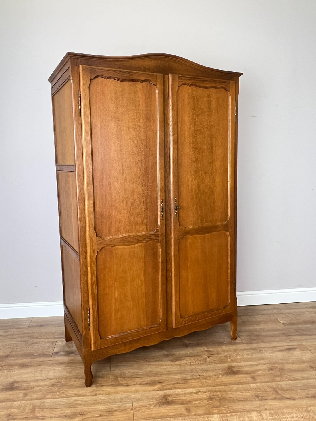 Wardrobe Vintage French Louis Oak Two Door Bedroom Storage Armoire LOT 6523