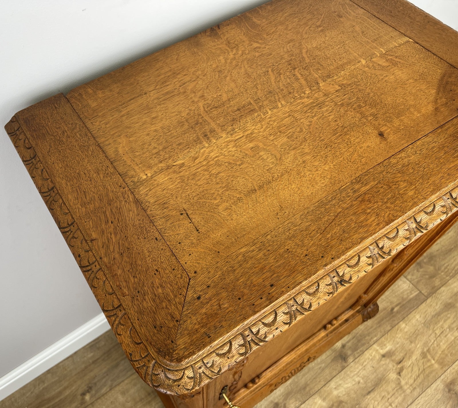 Cabinet Vintage French Style Oak Sideboard with Carved Cupboard LOT 624811