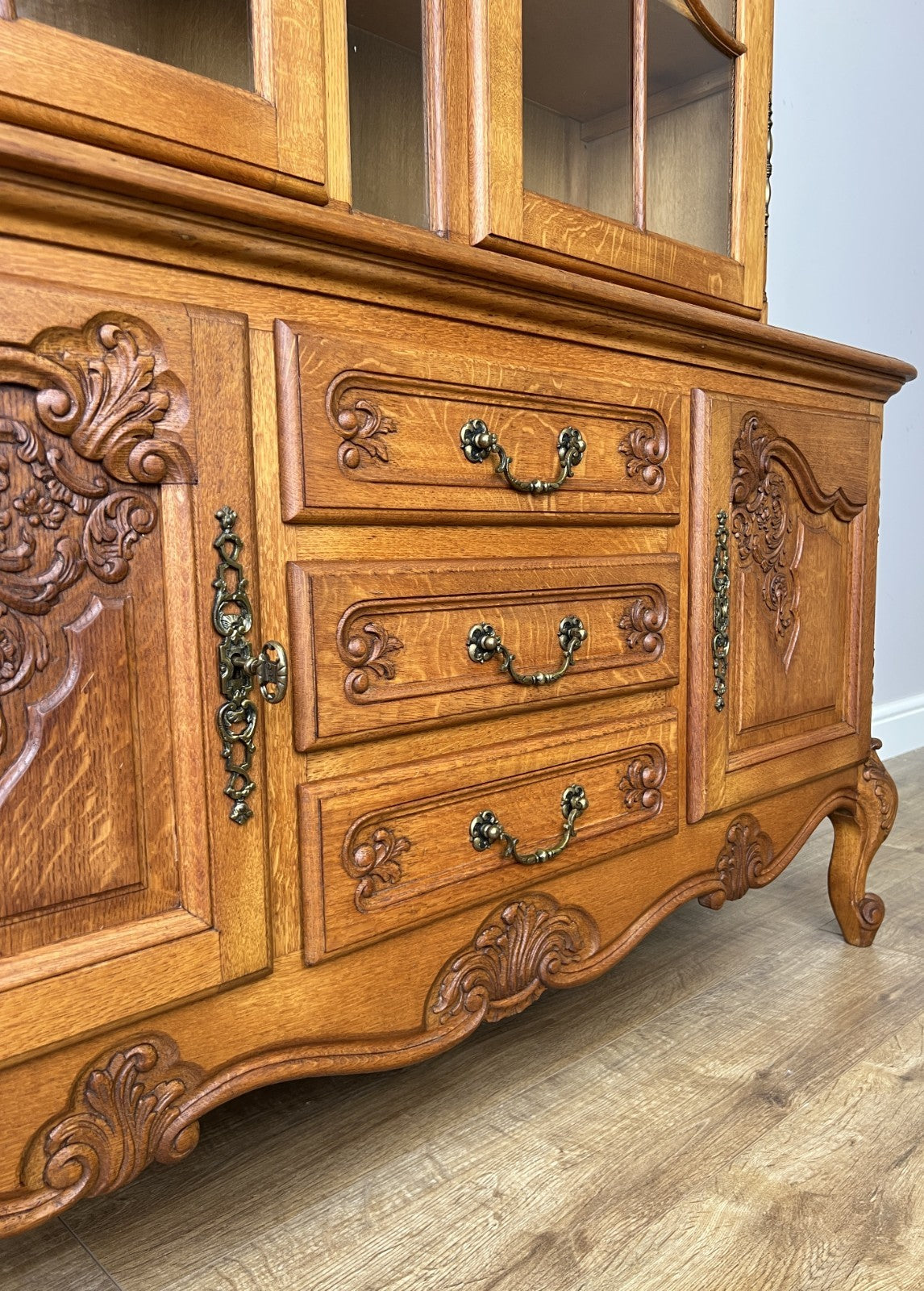 Bookcase Vintage French Louis XVI Oak Display Cabinet Carved Sideboard LOT 62859