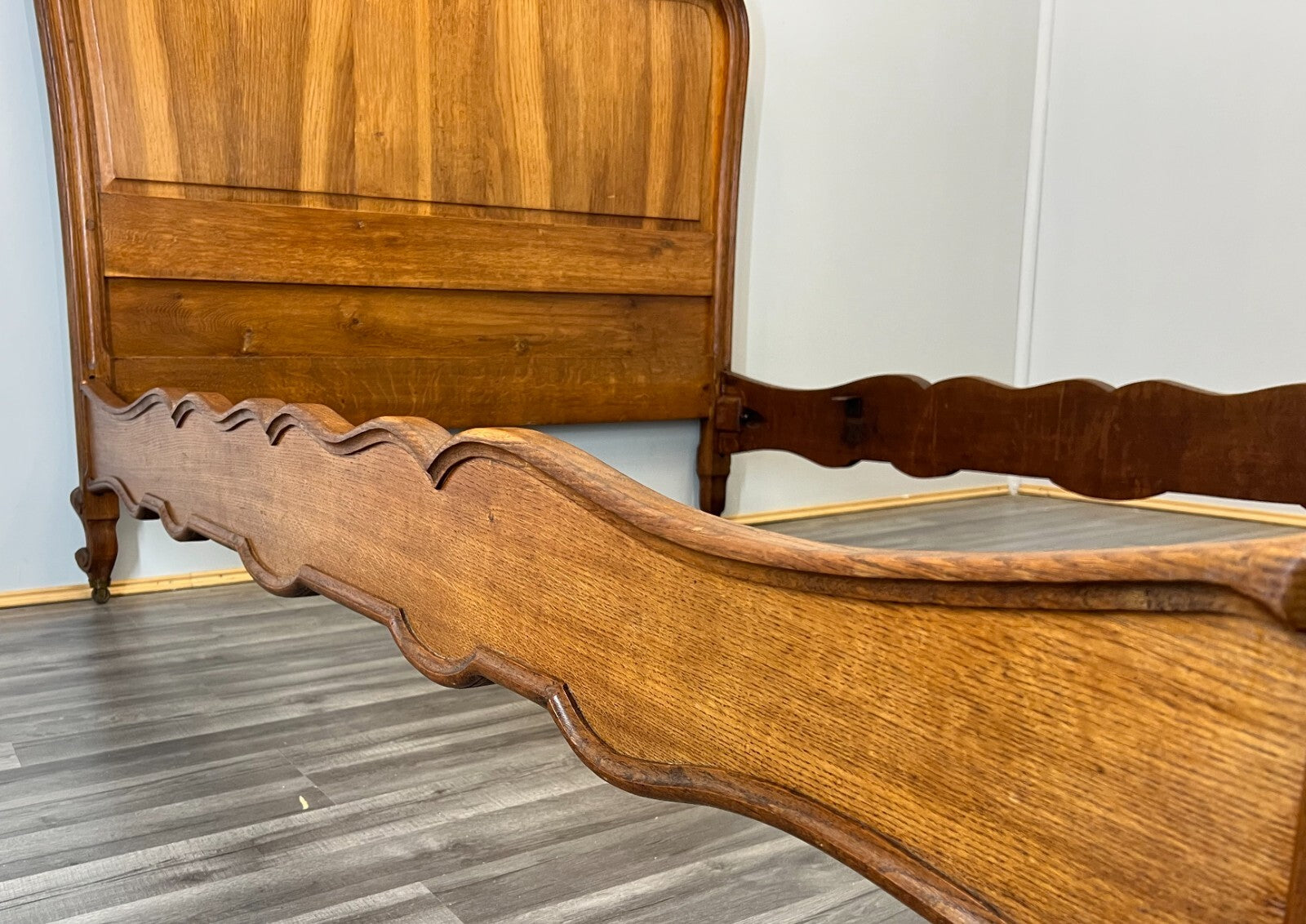 Bed Antique French Style Oak Double Bed Frame Carved Headboard LOT 37118