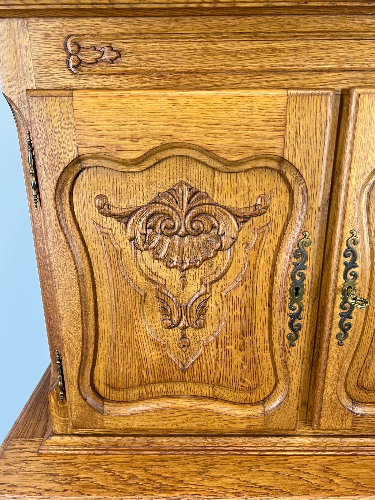 Cabinet Vintage French Style Oak Carved Storage Drawers Cupboard LOT 37535