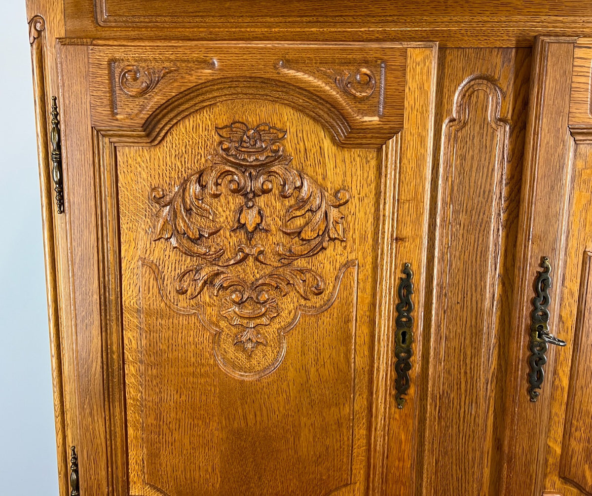 Cabinet Vintage French Louis XIV Style Carved Sideboard 2 Door Cupboard LOT 35523