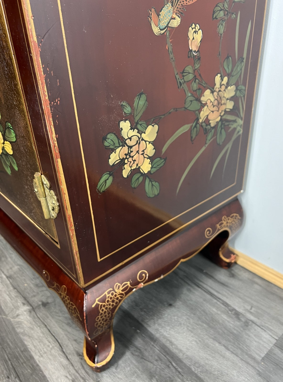 Cabinet Vintage Chinese Hand Painted Floral Bird Lacquer Sideboard LOT 439619
