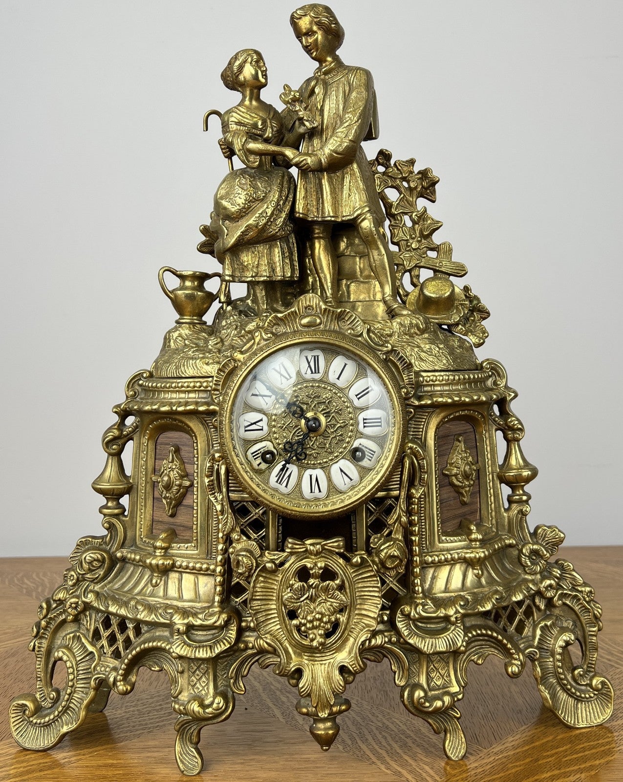 Clock Vintage French Brass Ornate Romantic Couple Mantel Clock LOT 60521
