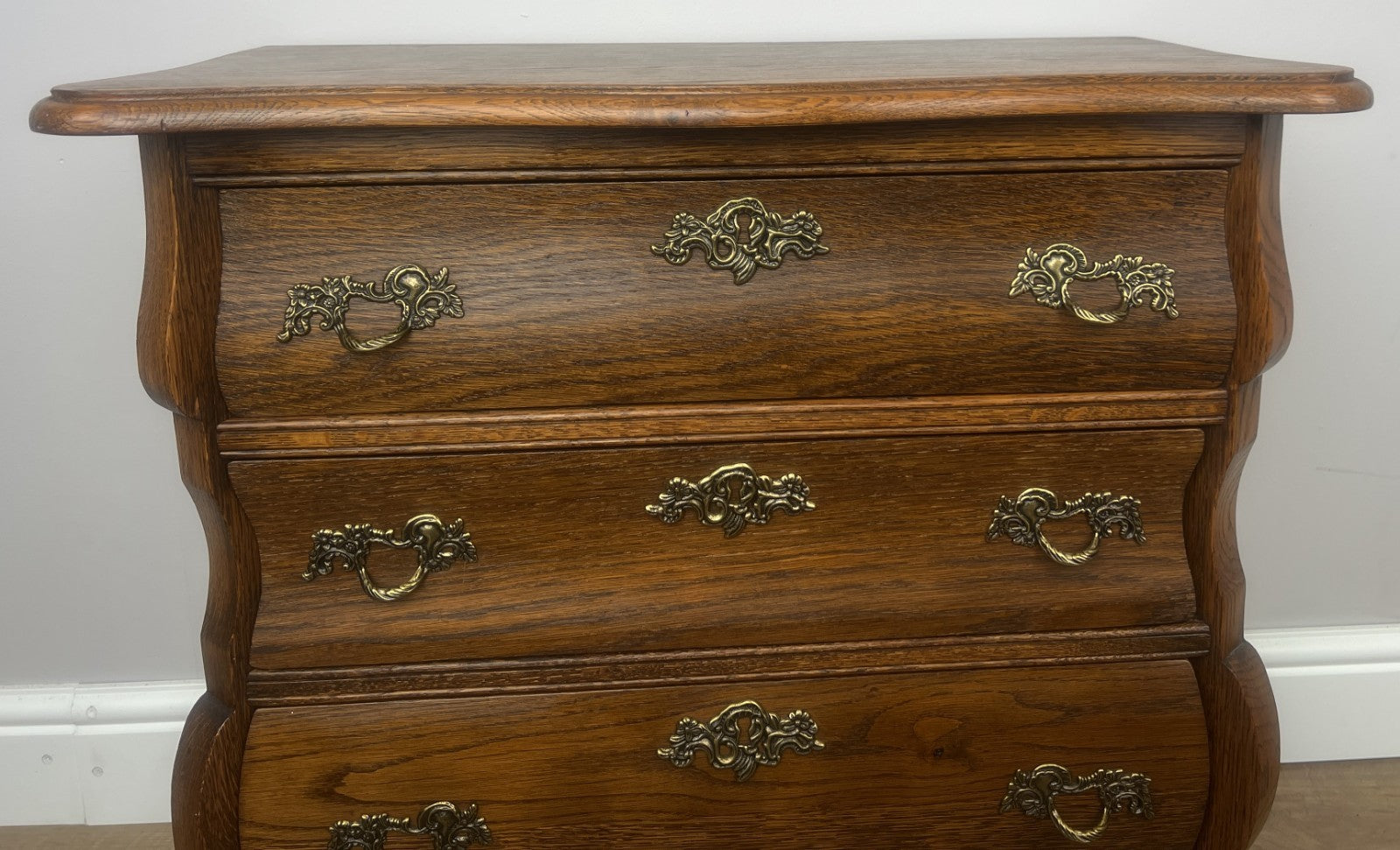 Chest of Drawers Vintage French Style Oak Carved 3 Drawer Cabinet LOT 49054