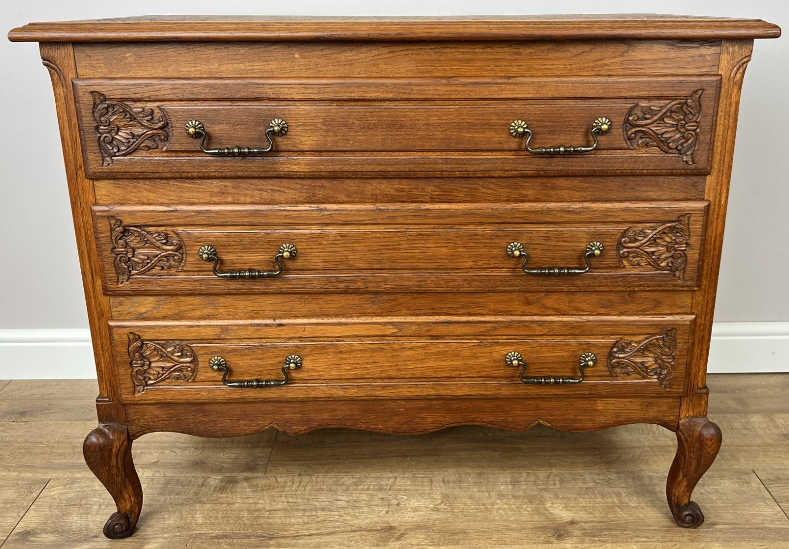 Chest of Drawers Vintage French Louis Oak 3 Drawers Carved Cabinet LOT 62534