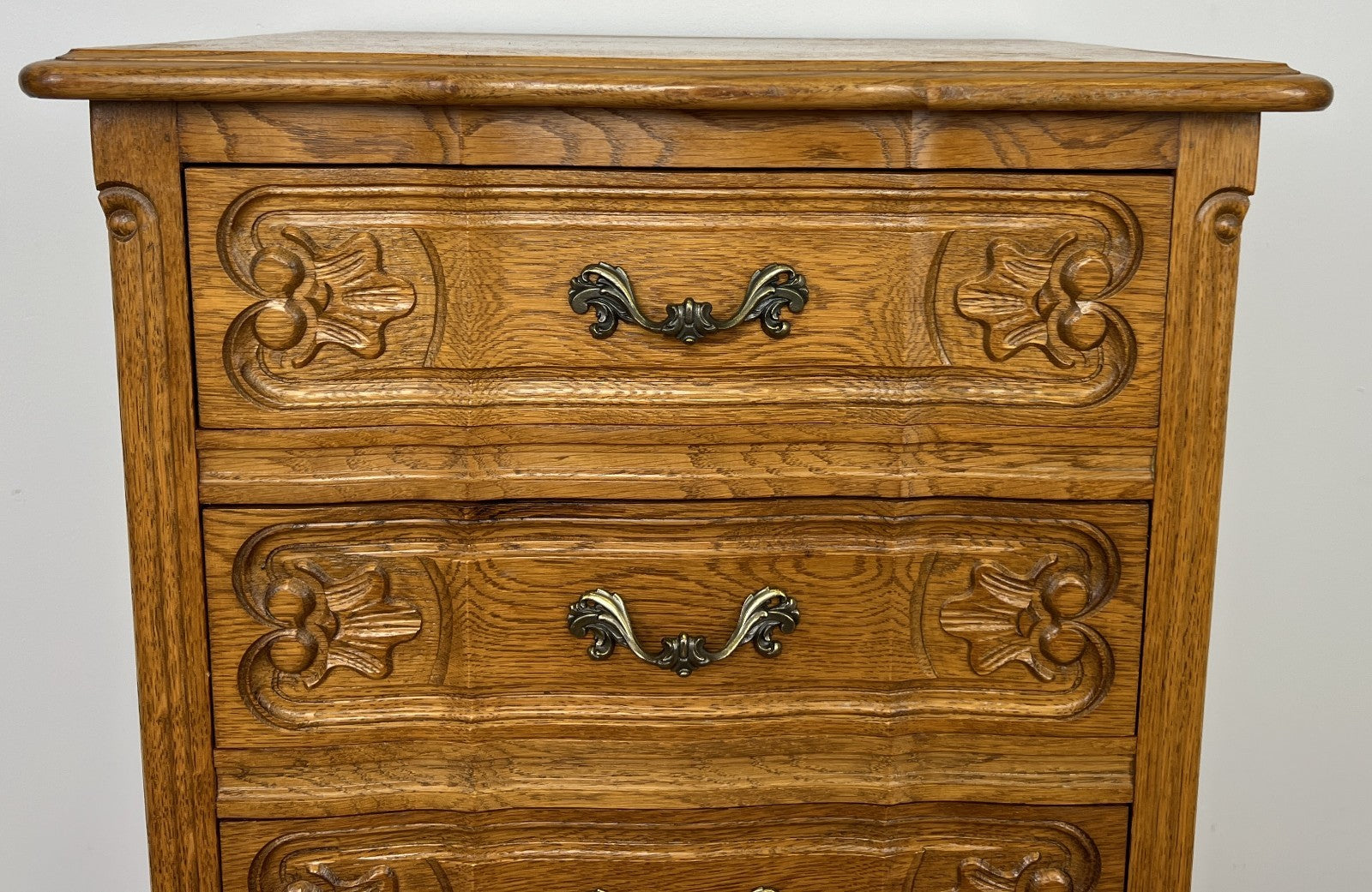 Chest of Drawers Vintage French Louis Oak 4 Drawers Carved Cabinet LOT 62314