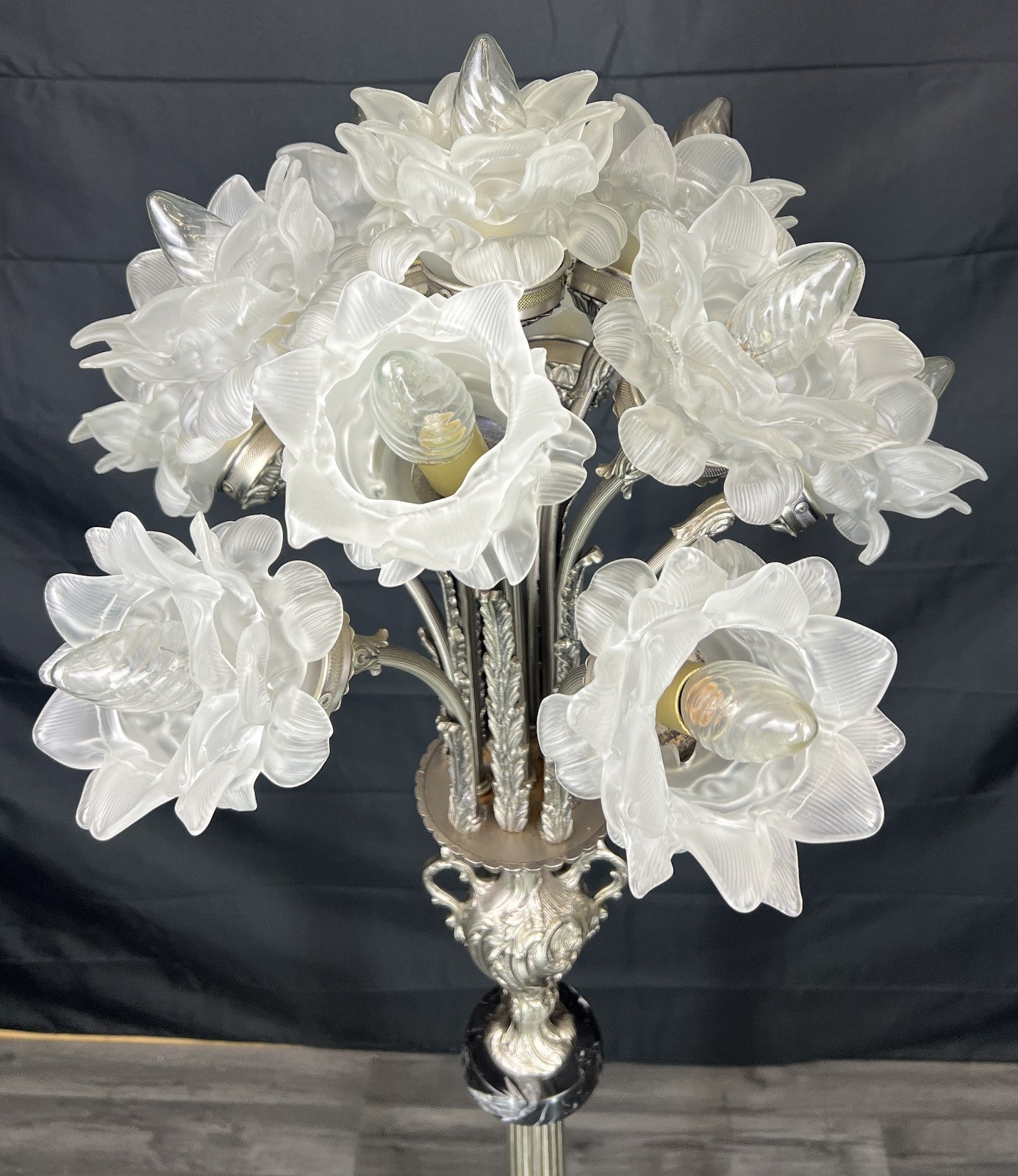 Floor Lamp Vintage French Style Standing Lamp Metal Floral Design LOT 48180