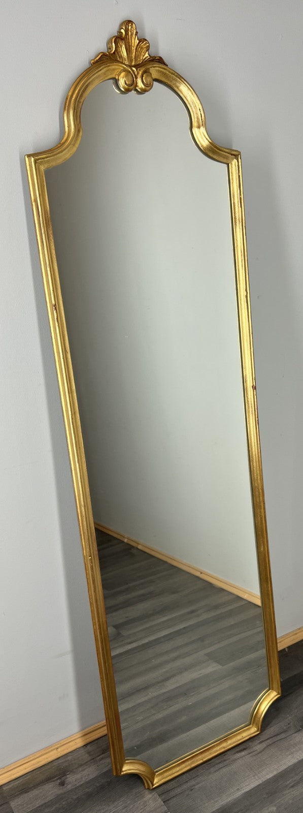 Mirror Vintage French Gilt Wall Mirror with Ornate Shell Crest Frame LOT 43890