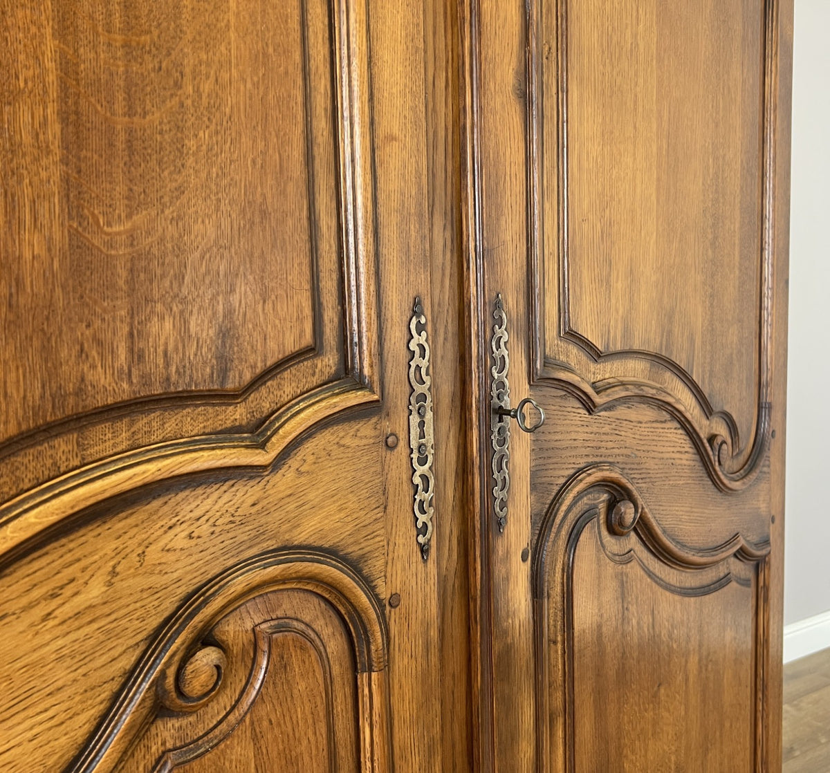 Wardrobe Vintage French Style Oak Two Door Bedroom Storage Armoire LOT 6489