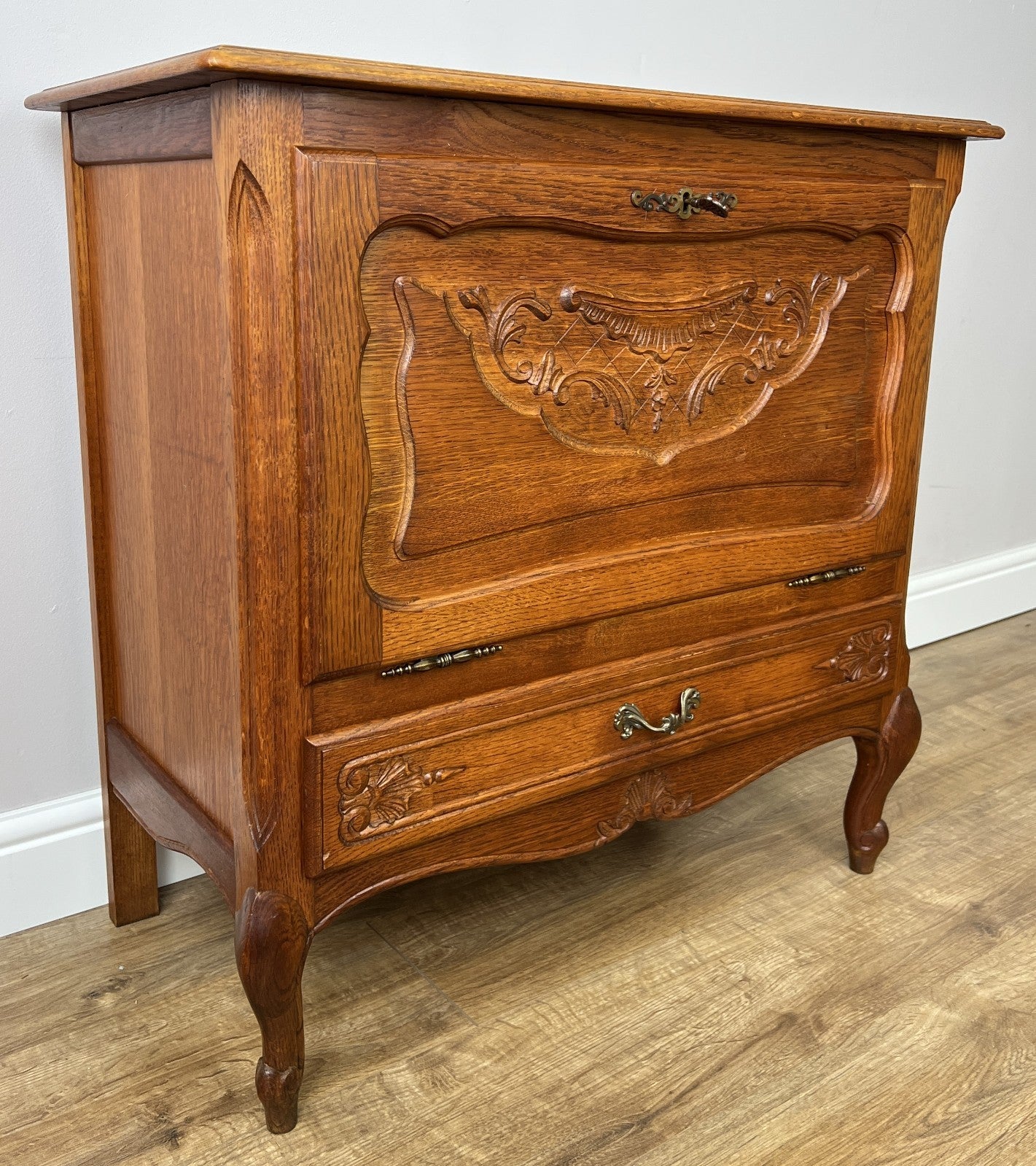 Cabinet Vintage French Louis XVI Style Oak Carved Storage Cupboard LOT 49687