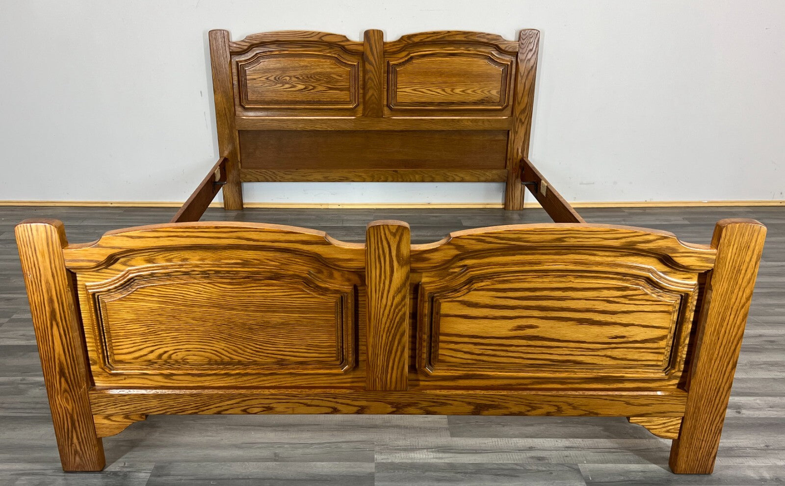 Bed Vintage French Style Oak King Size Carved Frame Carved Headboard LOT 21751