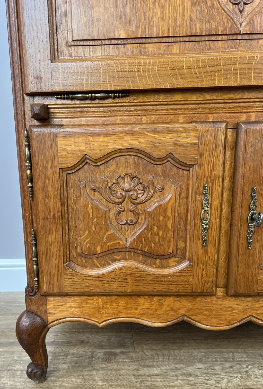 Cabinet Vintage French Louis XIV Style Oak Sideboard Carved Cupboard LOT 62496