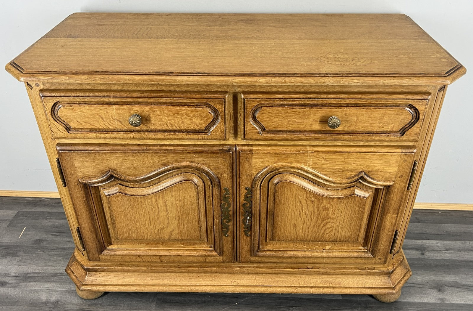 Cabinet Vintage French Oak 2 Door Carved Sideboard with Drawers LOT 43990