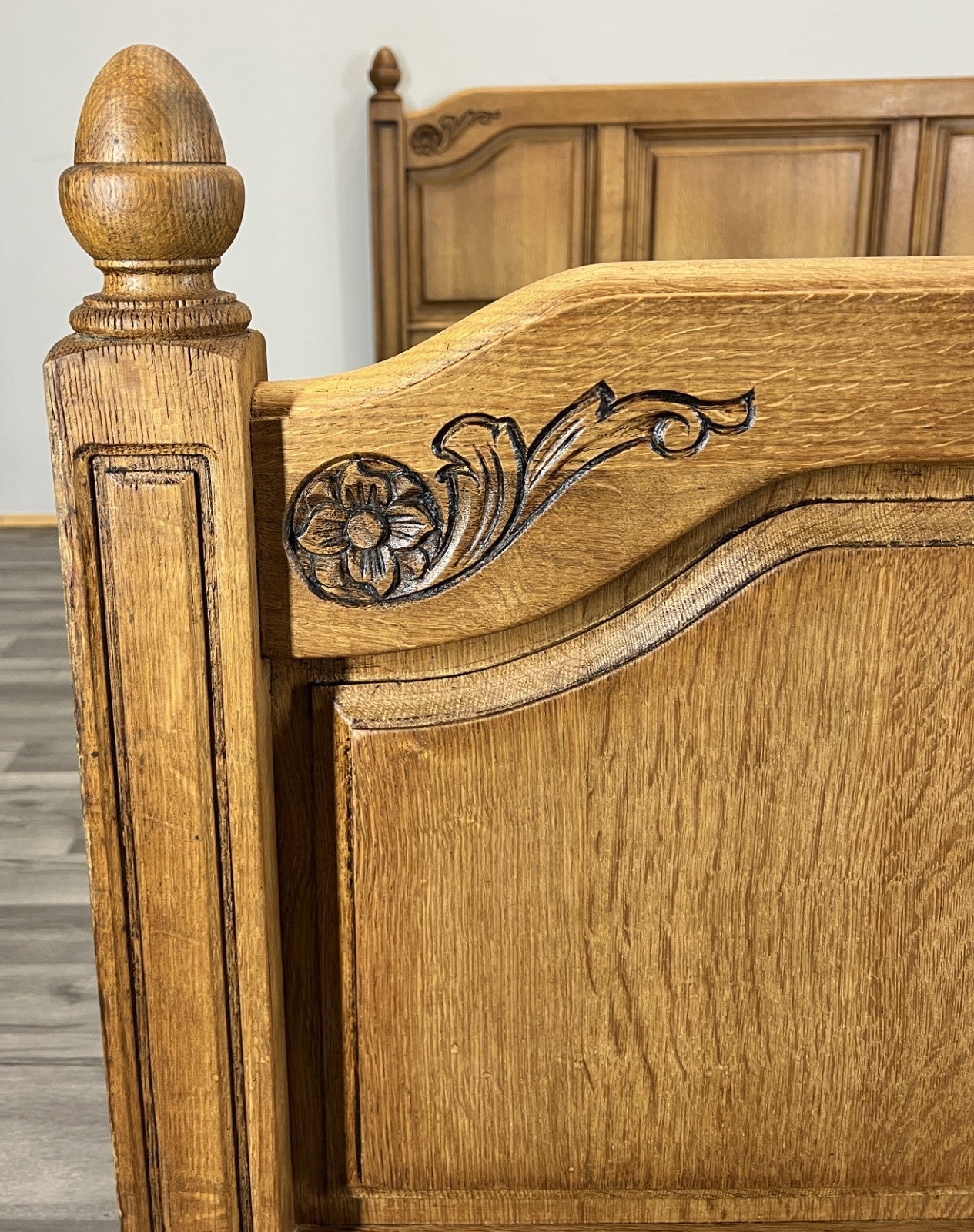 Bed Vintage French Style King Size Bed Frame Oak Carved Headboard LOT 46293