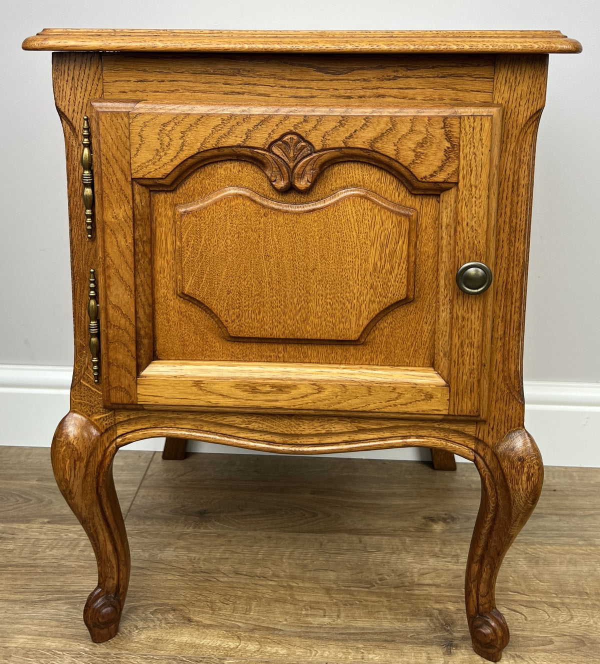 Bedside Table Vintage French Louis Style Oak Nightstand Carved Cabinet LOT 63051