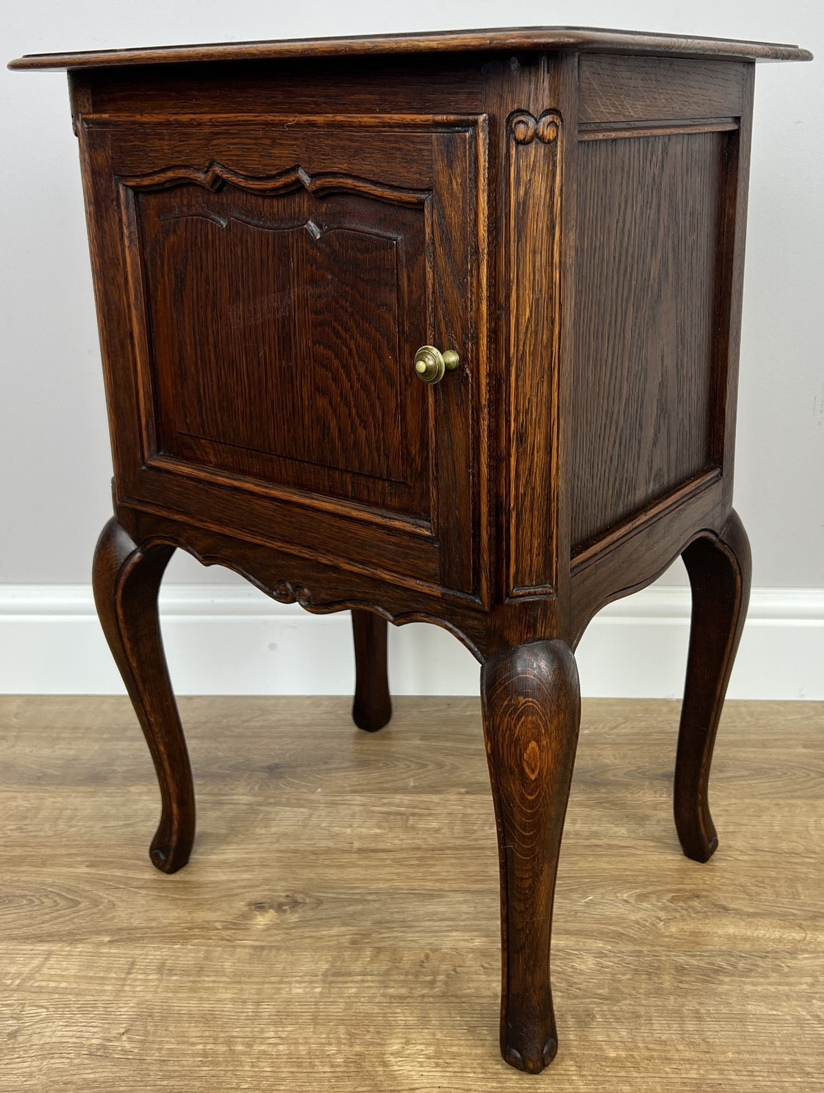 Bedside Table Vintage French Louis Style Oak Nightstand Carved Cabinet LOT 63142