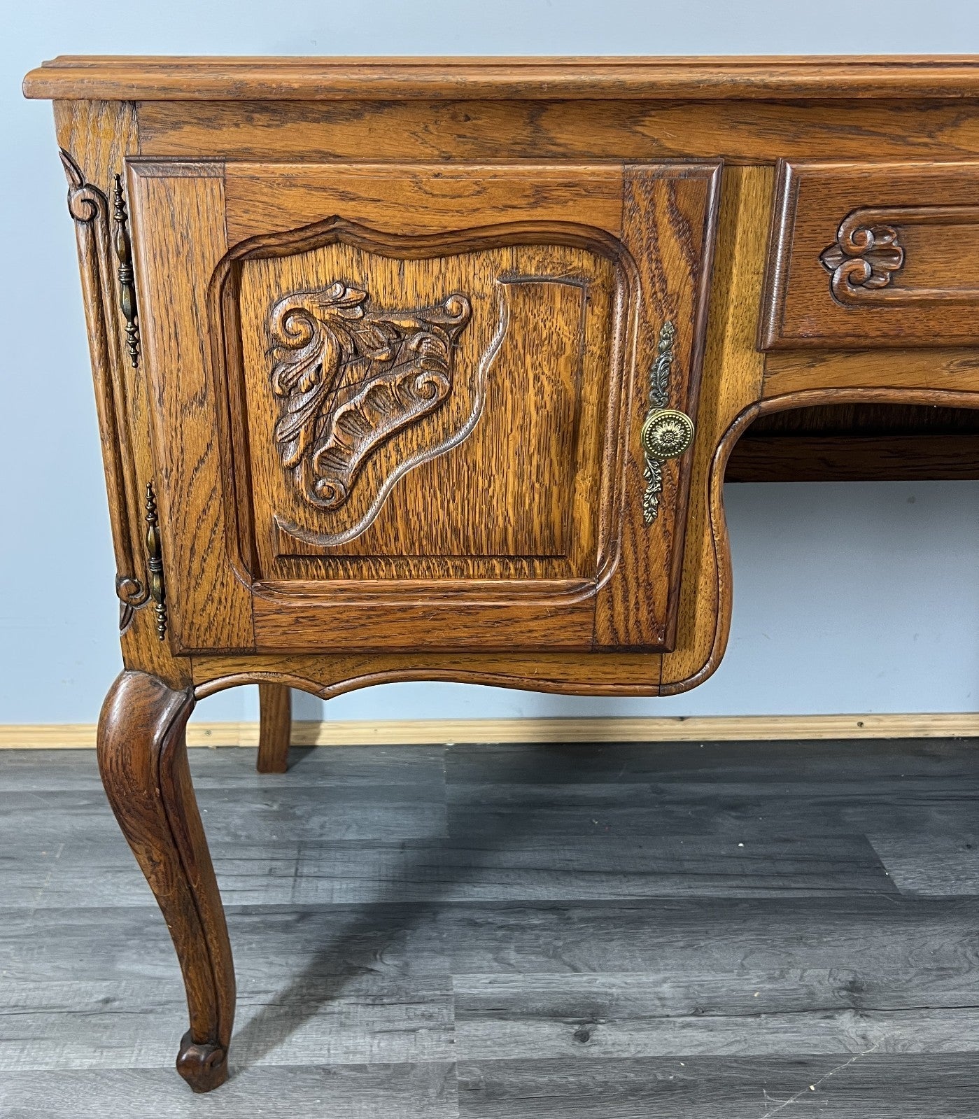 Cabinet Vintage French Louis XIV Oak Sideboard with Carved Cupboard LOT 45752