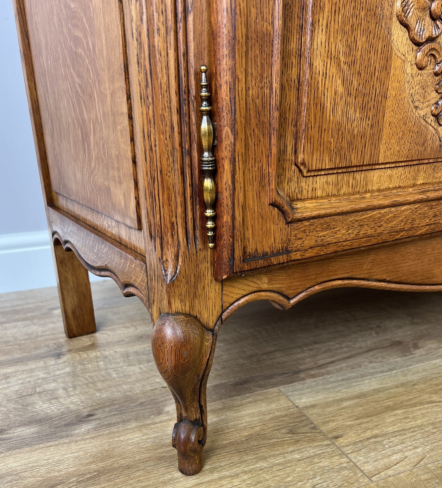 Bookcase Vintage French Louis XIV Style Oak Display Cabinet Sideboard LOT 48908