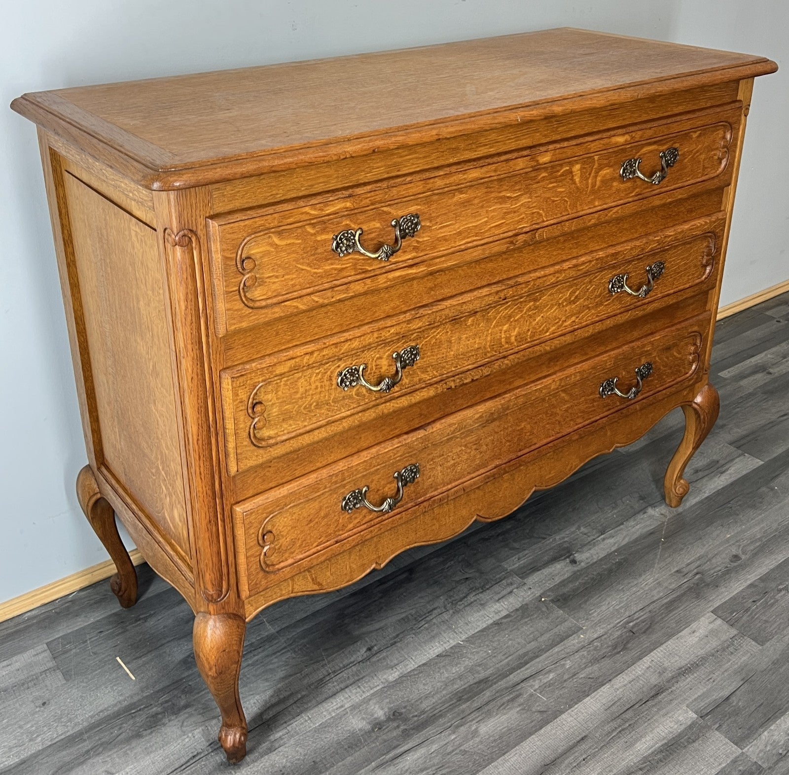 Chest of Drawers Vintage French Louis Oak with 3 Drawers Carved Cabinet LOT 44686